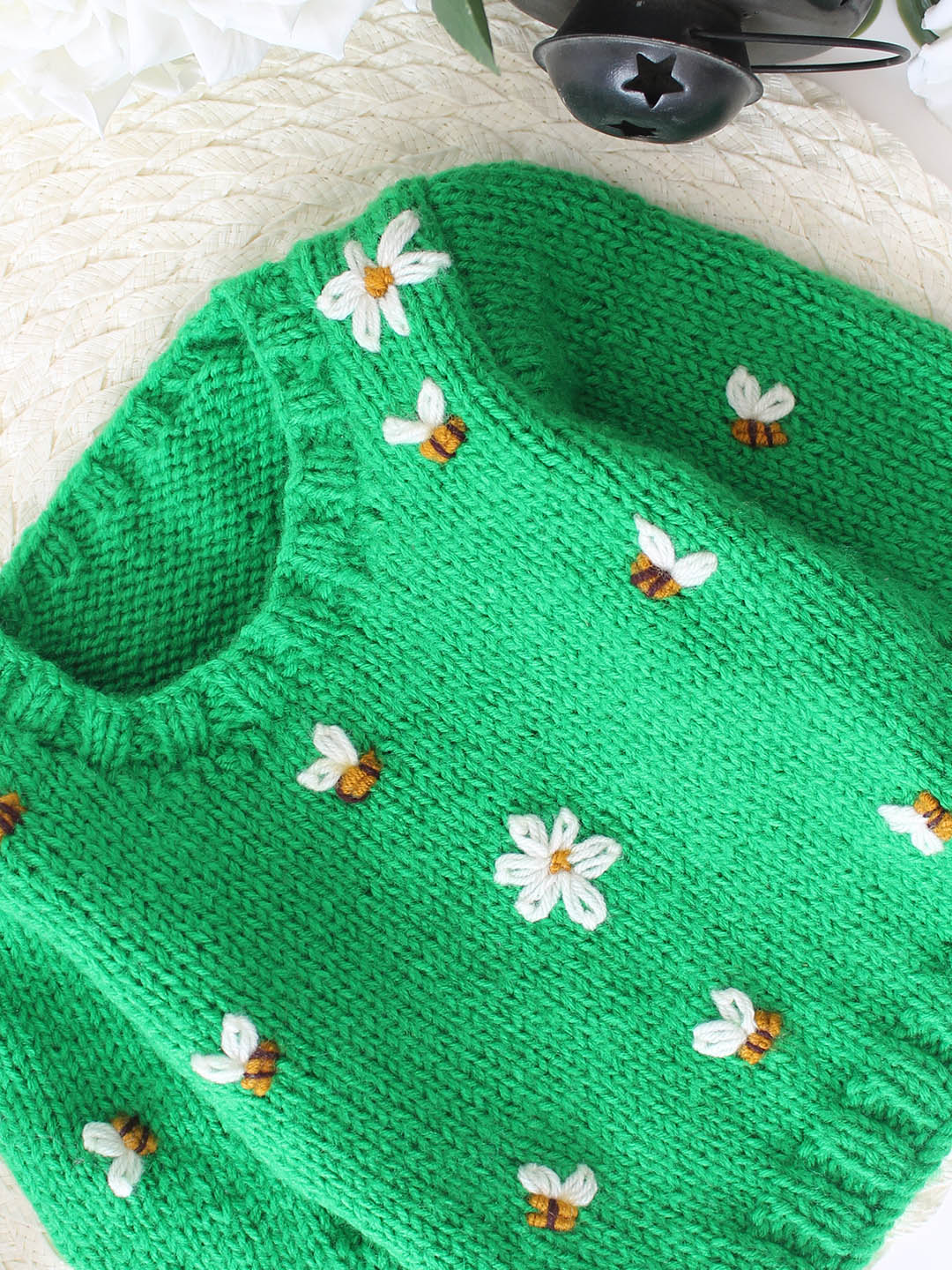 Woonie Handknitted Bee and Flower Embroidered Sweater - Green