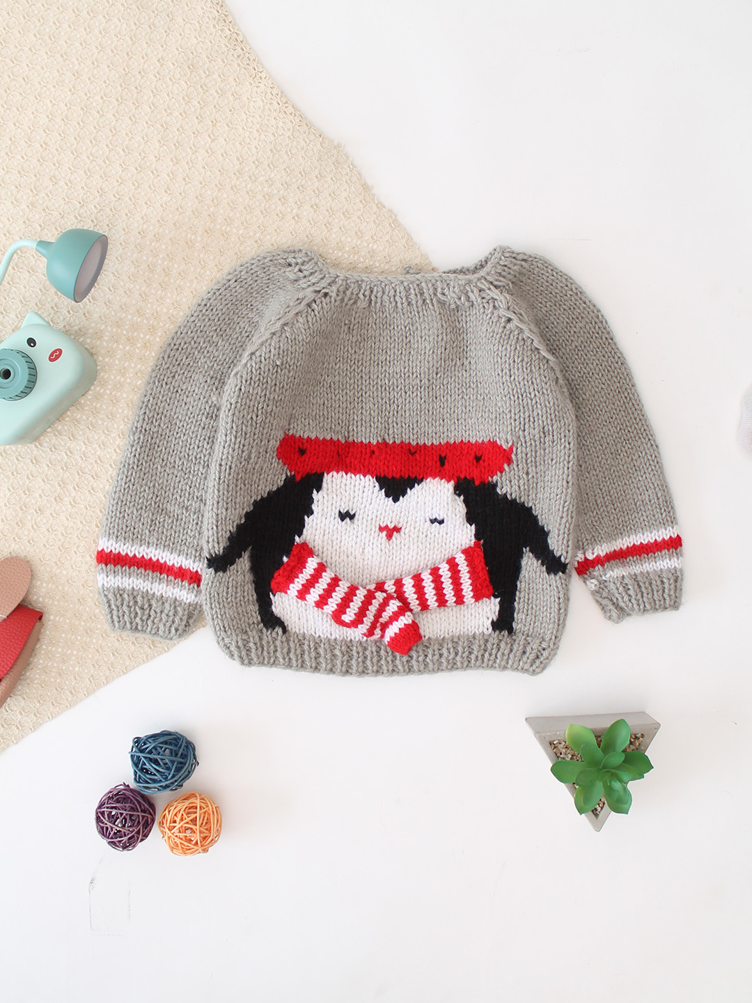 Woonie Handknitted Penguin Design Intarsia Sweater - Grey