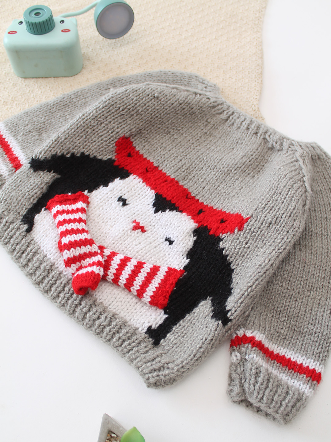 Woonie Handknitted Penguin Design Intarsia Sweater - Grey