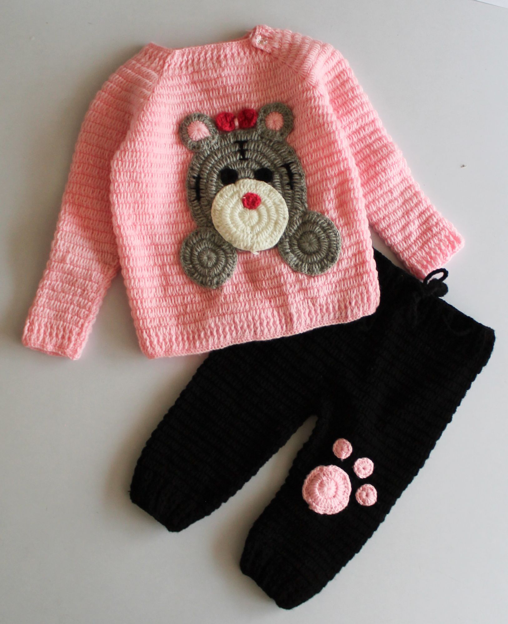 Woonie Full Sleeves Handmade Bear Sweater With Pants-Pink