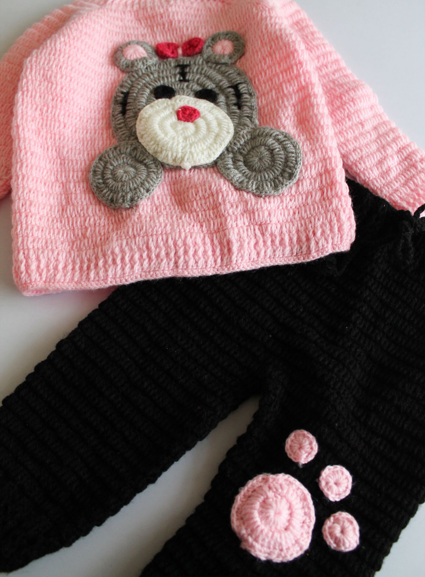 Woonie Full Sleeves Handmade Bear Sweater With Pants-Pink