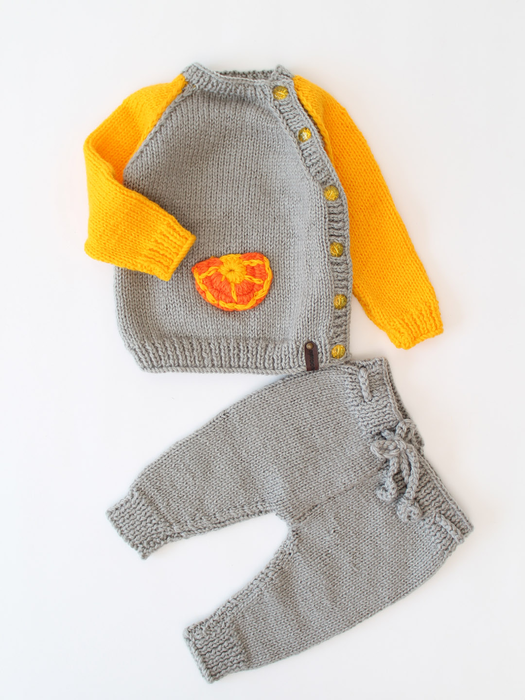 Woonie Handmade Full Sleeves Fruit Design Sweater with Pant-Grey