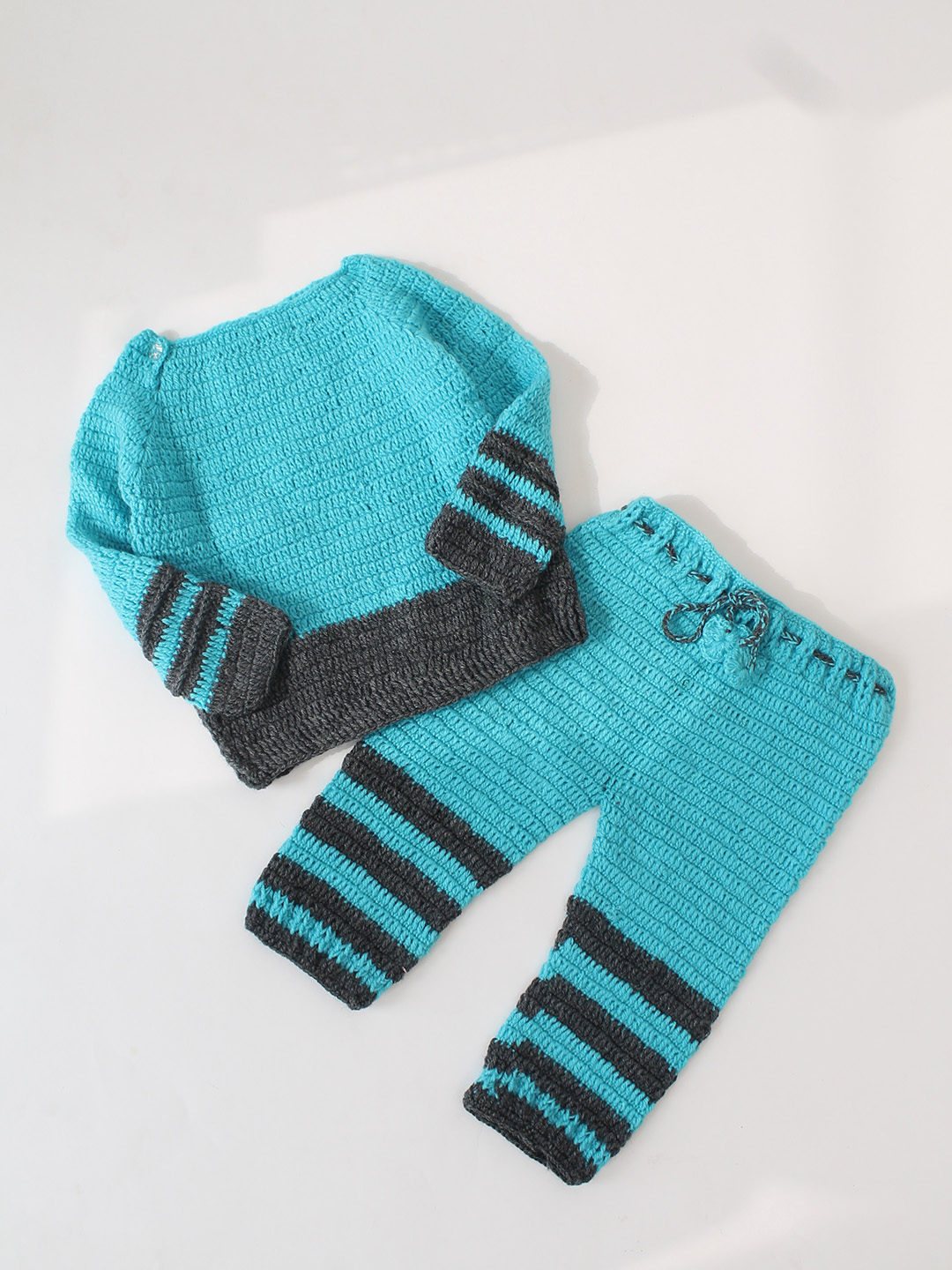 Woonie Colour Blocked Sweater With Coordinating Pant Set - Blue