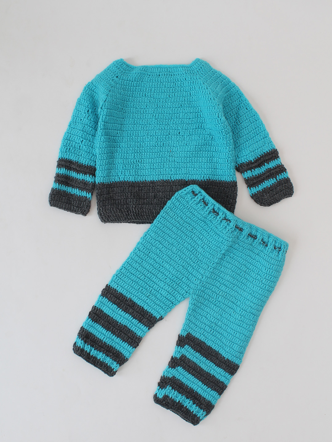 Woonie Colour Blocked Sweater With Coordinating Pant Set - Blue