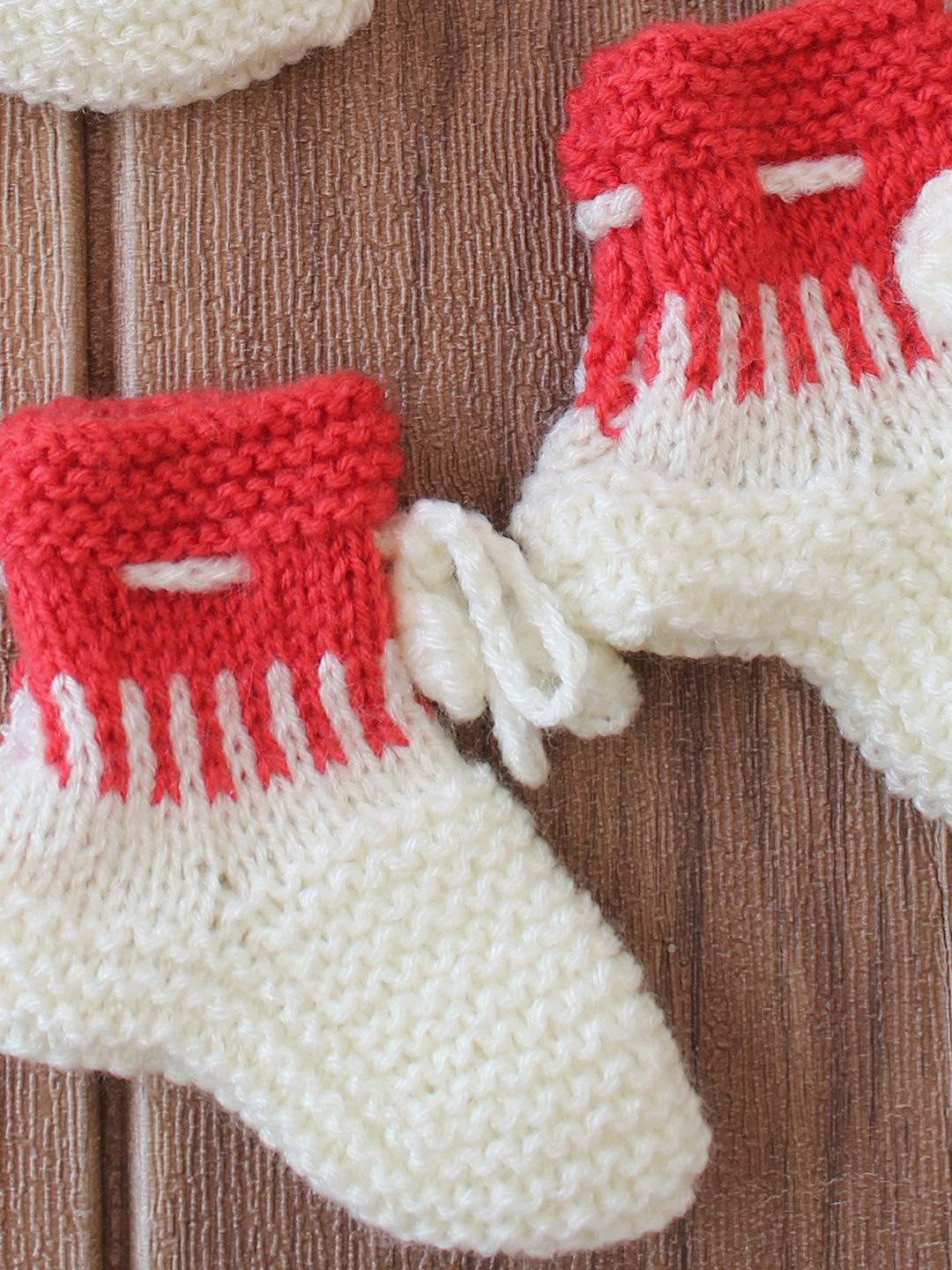 Woonie Handknitted Socks with Striped  Self Design Pack of 2  Cream  Red