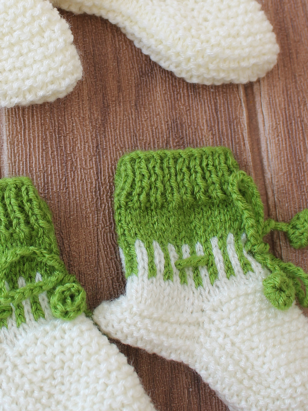 Woonie Handknitted Socks Self Design Pack of 2 - Cream & Green