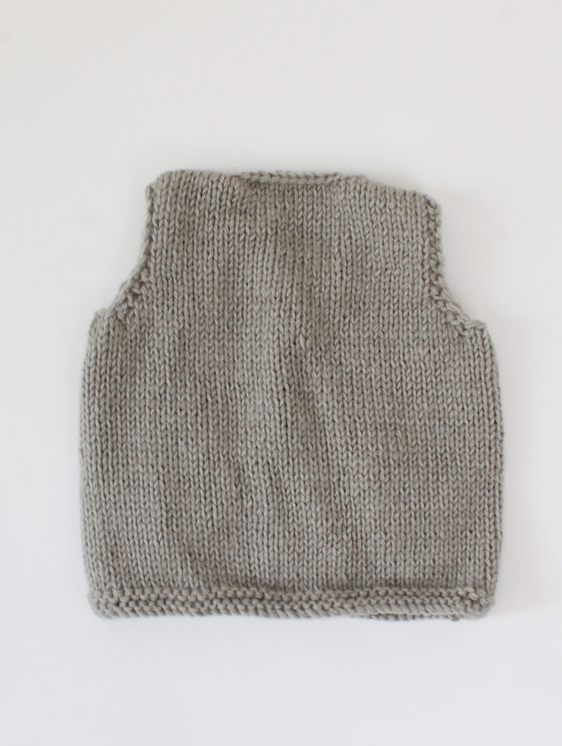 Woonie Handmade Sleeveless Knitted Heart Detailing Vest-Grey