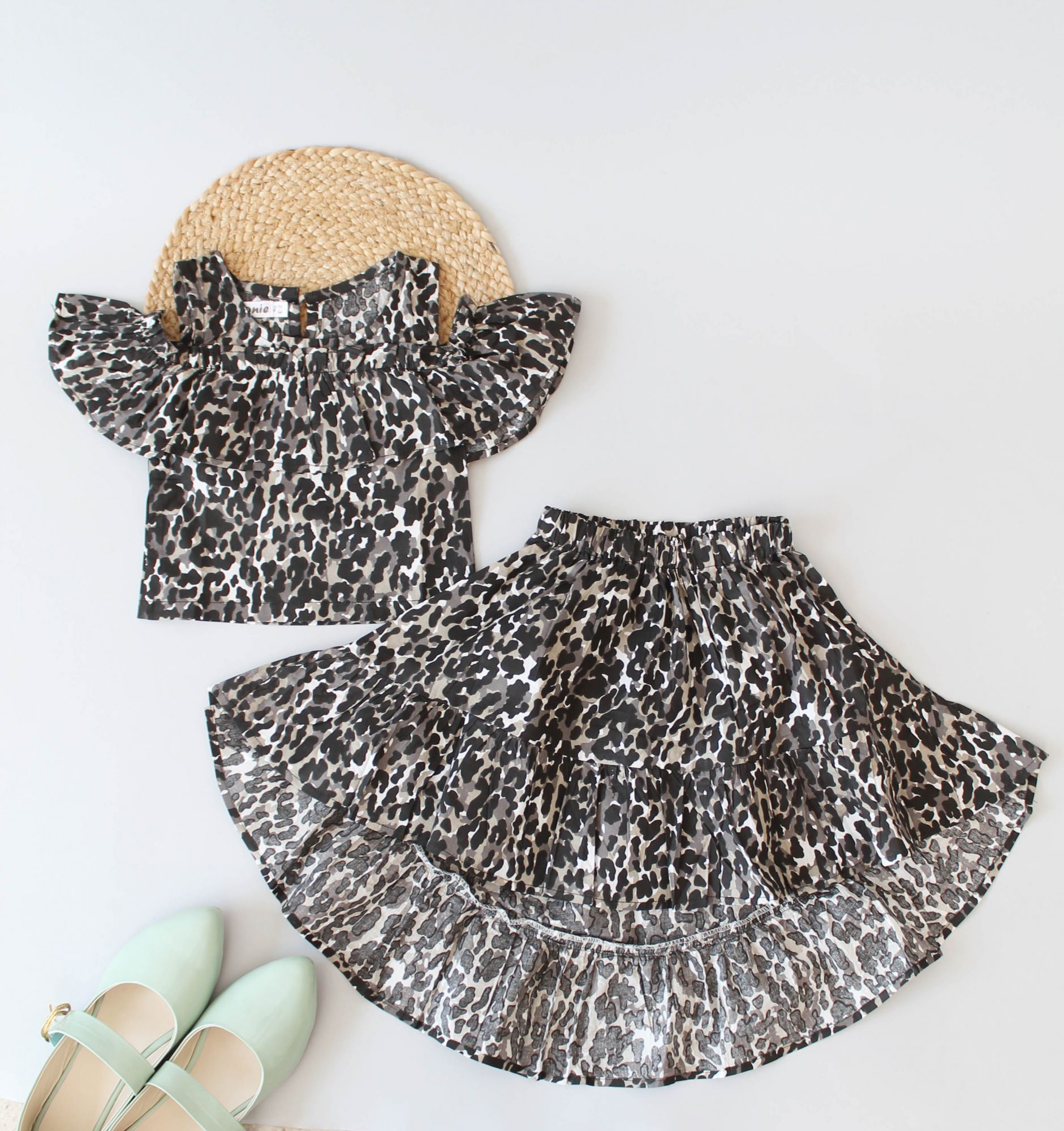 Woonie Animal Printed Half Sleeves Top With High Low Style Skirt - Black