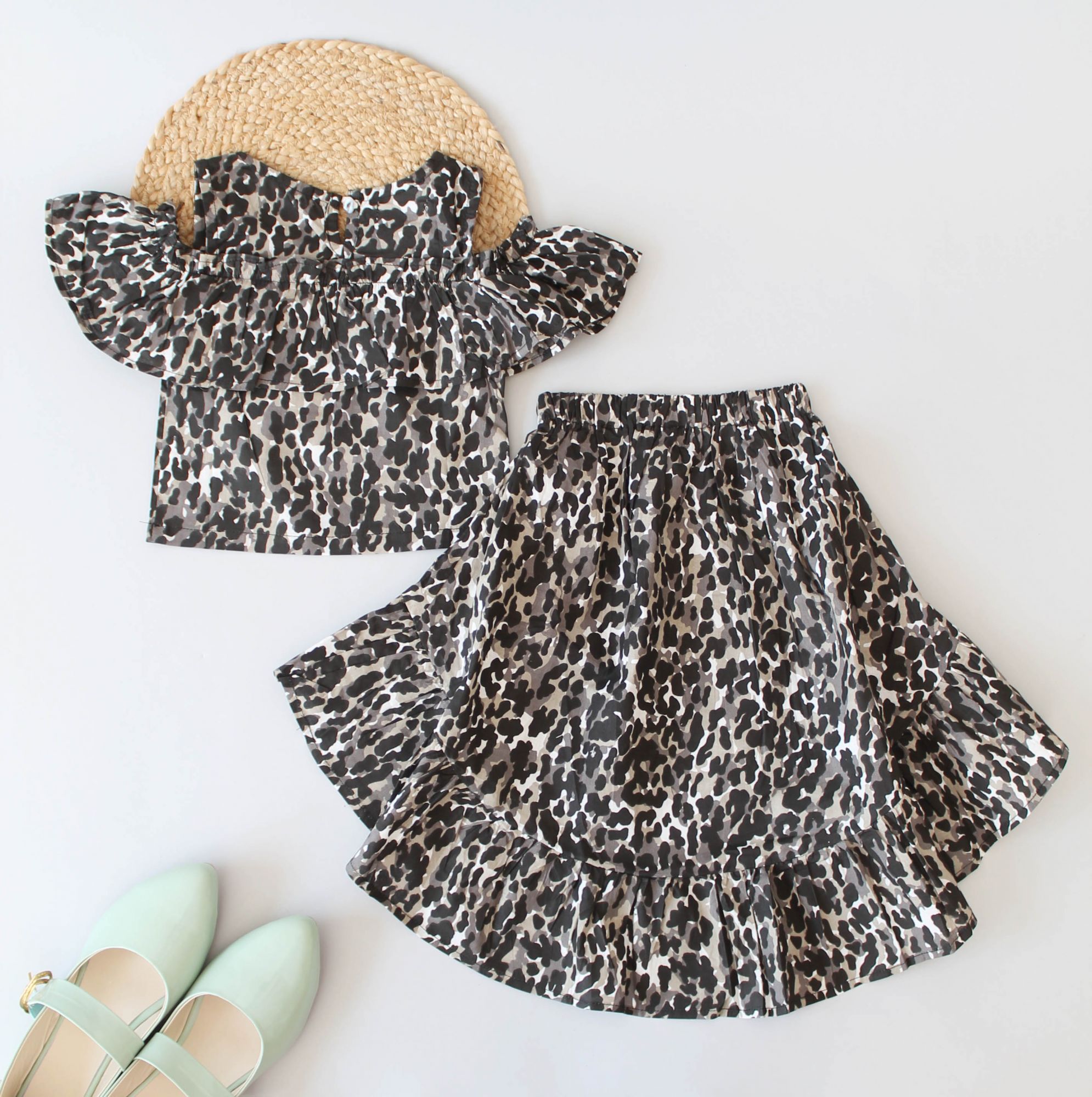 Woonie Animal Printed Half Sleeves Top With High Low Style Skirt - Black