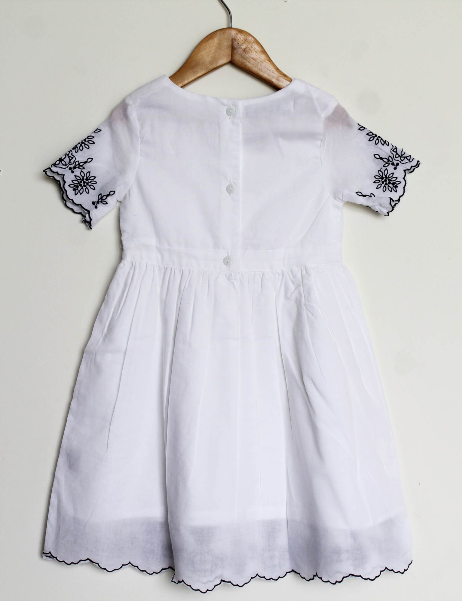Woonie Short Sleeves Embroided Frock- White
