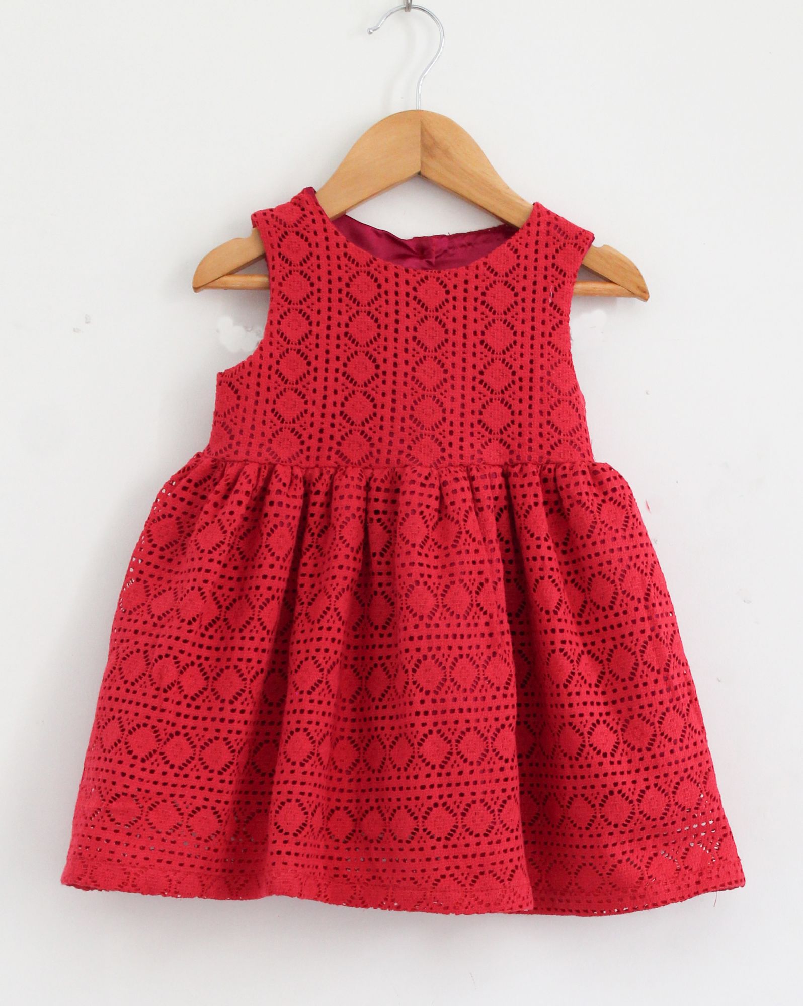 Woonie Sleeveless Schiffli Dress - Red