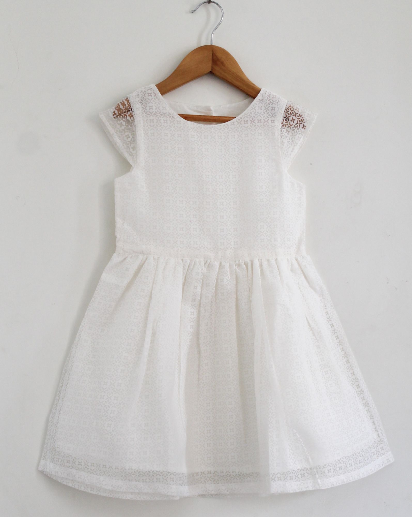 Woonie Cap Sleeves Solid Color Dress - White