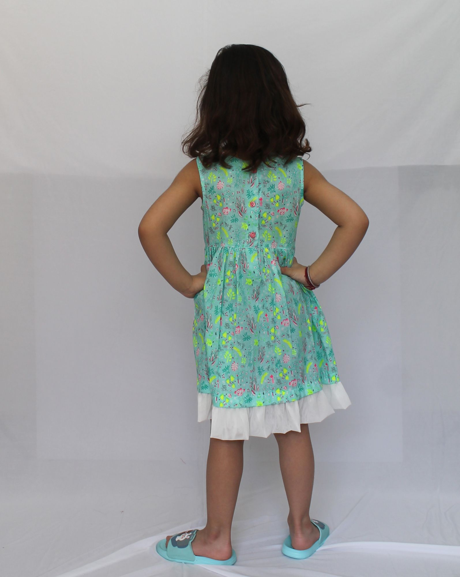 Woonie Sleeveless All Over Floral Print Dress - Green