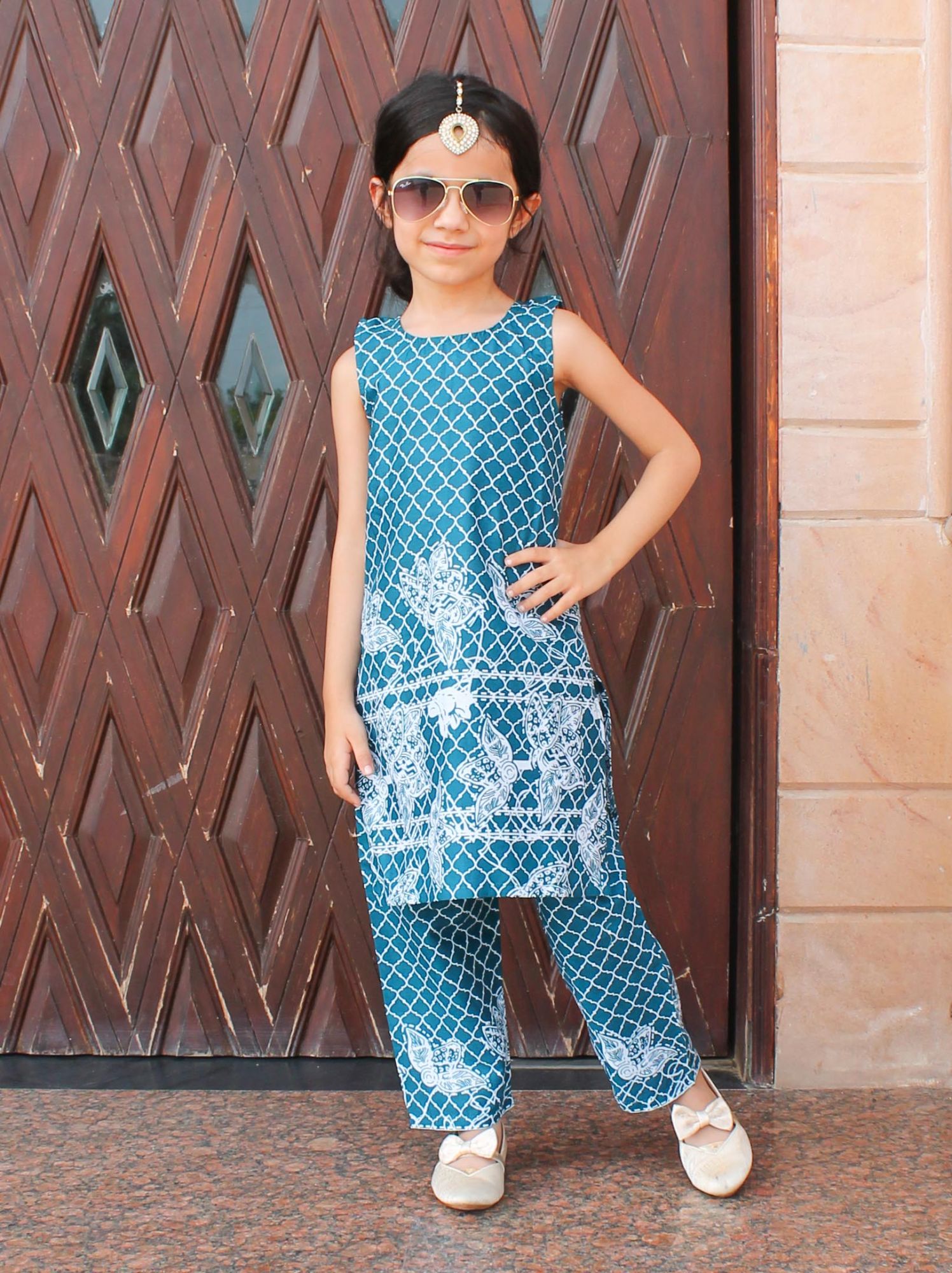 Woonie Sleeveless Floral Print Kurta & Straight Pants Set - Blue