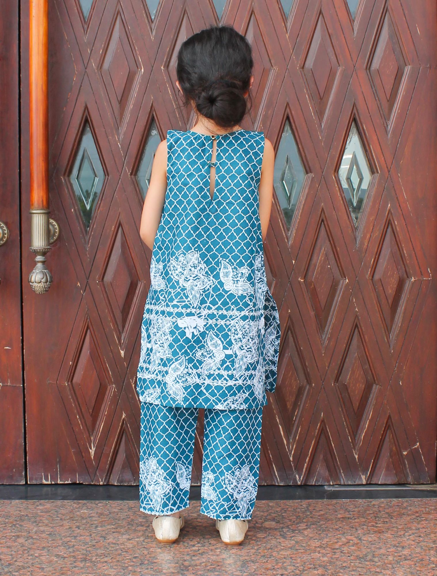 Woonie Sleeveless Floral Print Kurta & Straight Pants Set - Blue