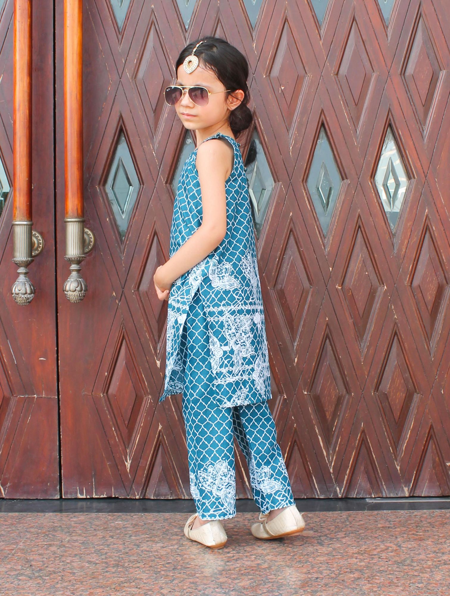 Woonie Sleeveless Floral Print Kurta & Straight Pants Set - Blue