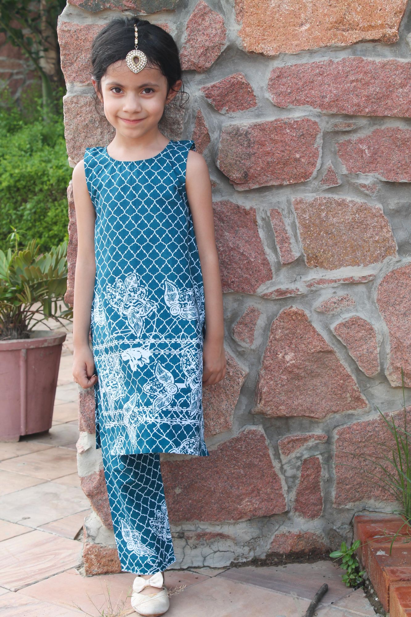 Woonie Sleeveless Floral Print Kurta & Straight Pants Set - Blue