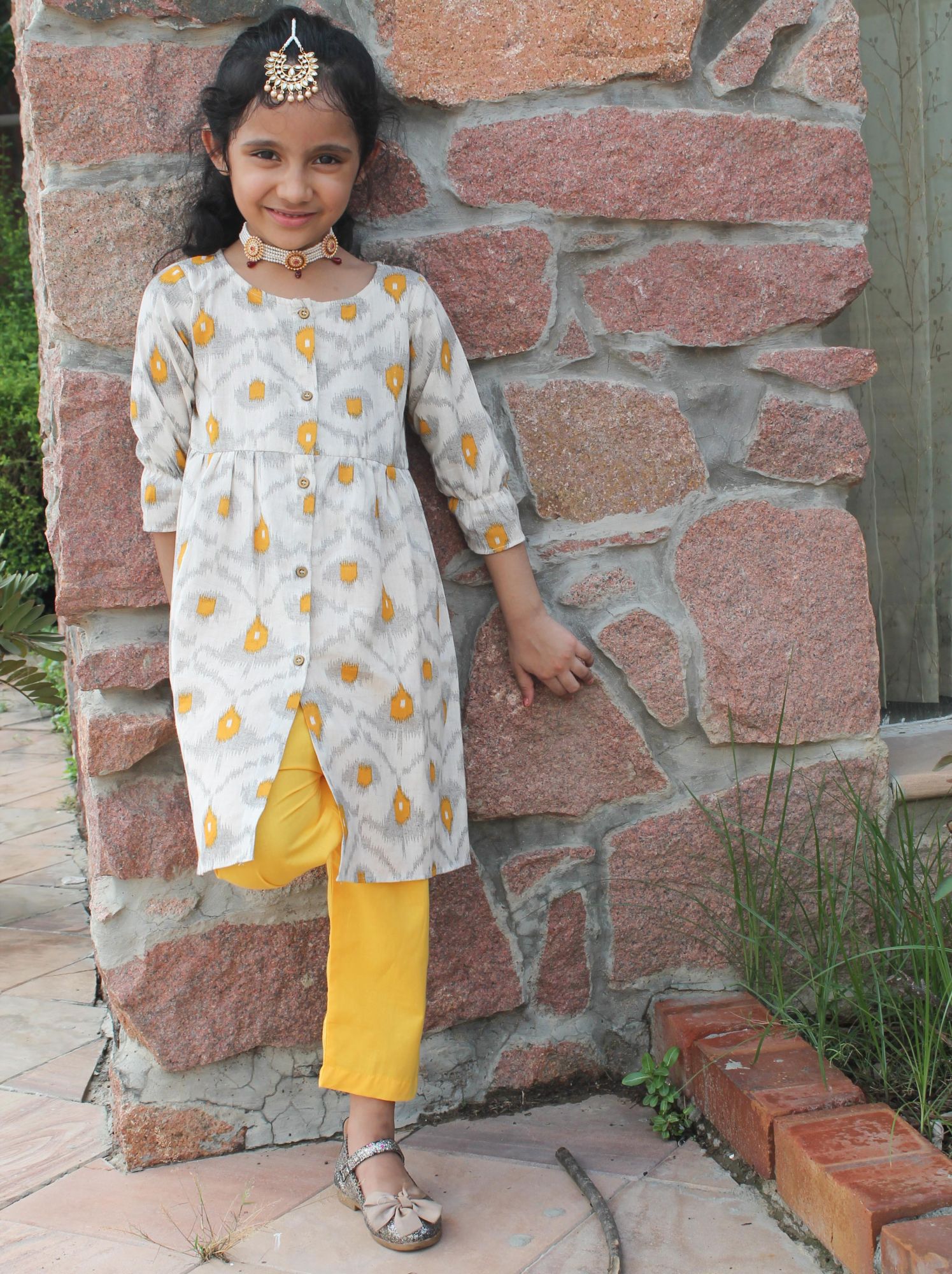 Woonie Three Fourth Sleeves Printed Kurta With Straight Pants - Yellow