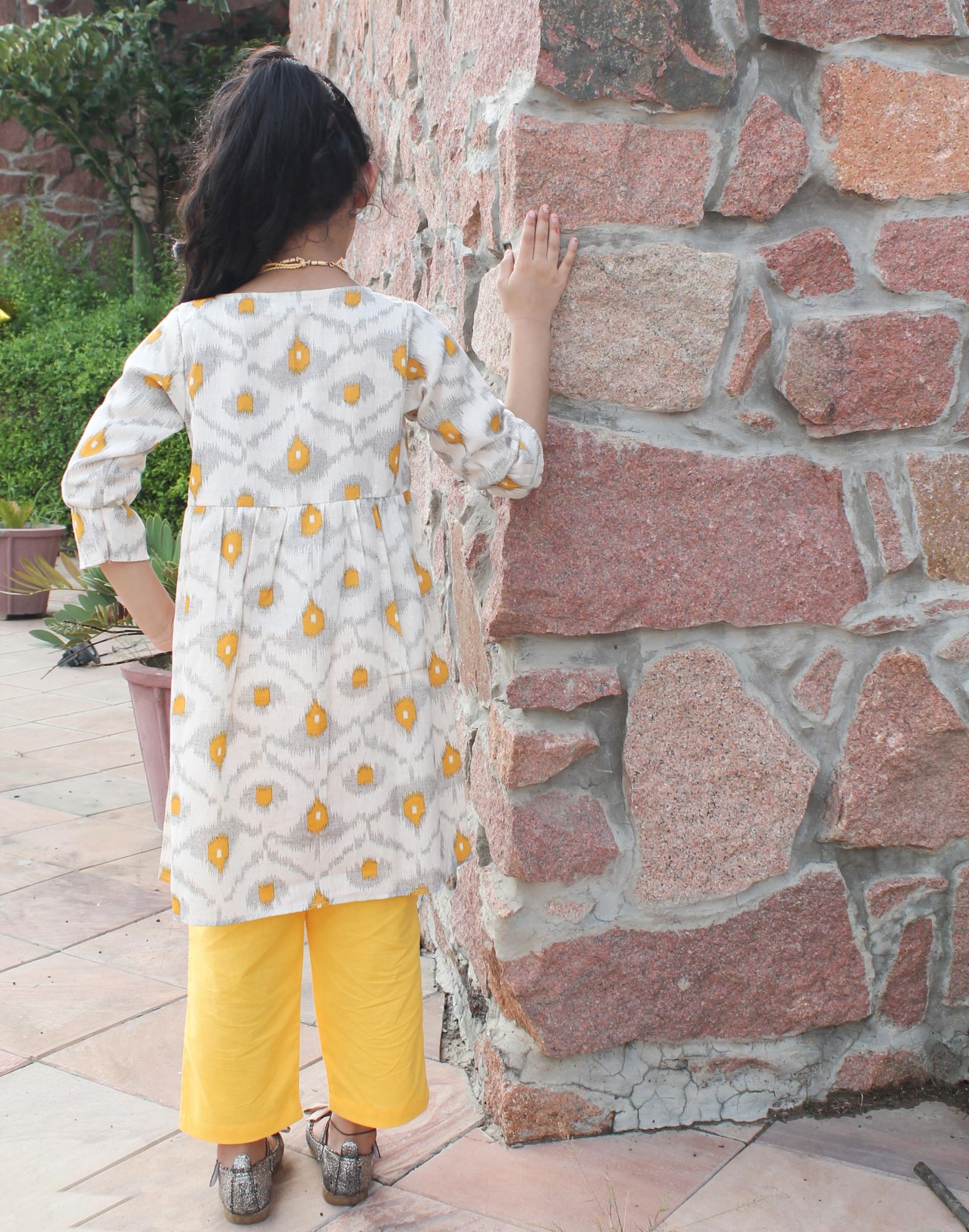 Woonie Three Fourth Sleeves Printed Kurta With Straight Pants - Yellow