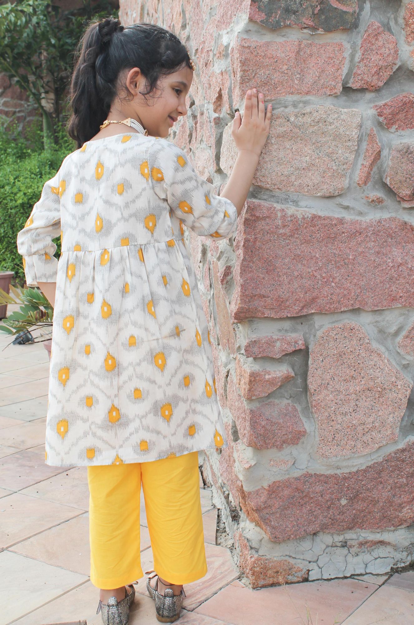 Woonie Three Fourth Sleeves Printed Kurta With Straight Pants - Yellow