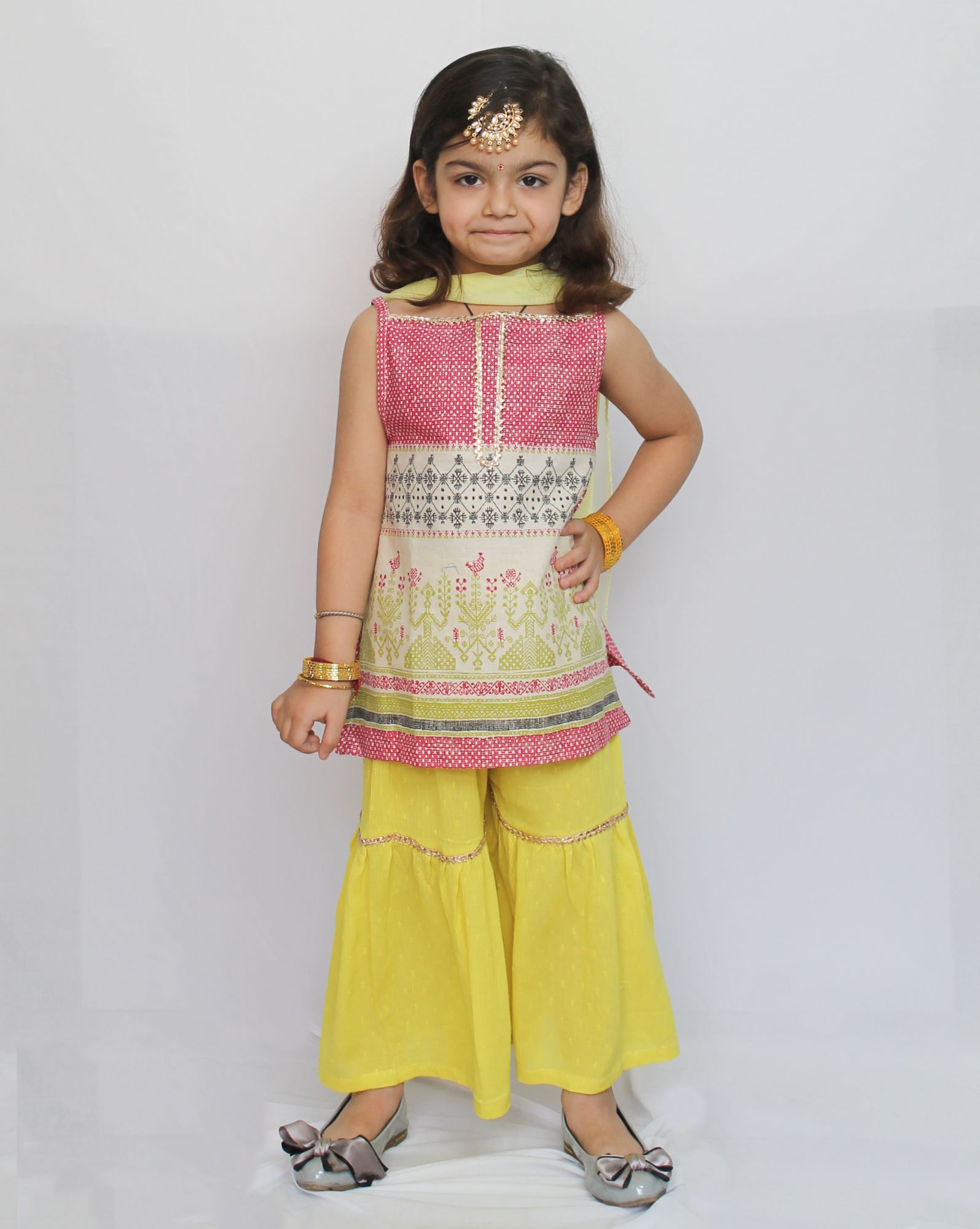 Woonie Sleveless Geometric Design Kurti With Sharara Pants - Multi Color