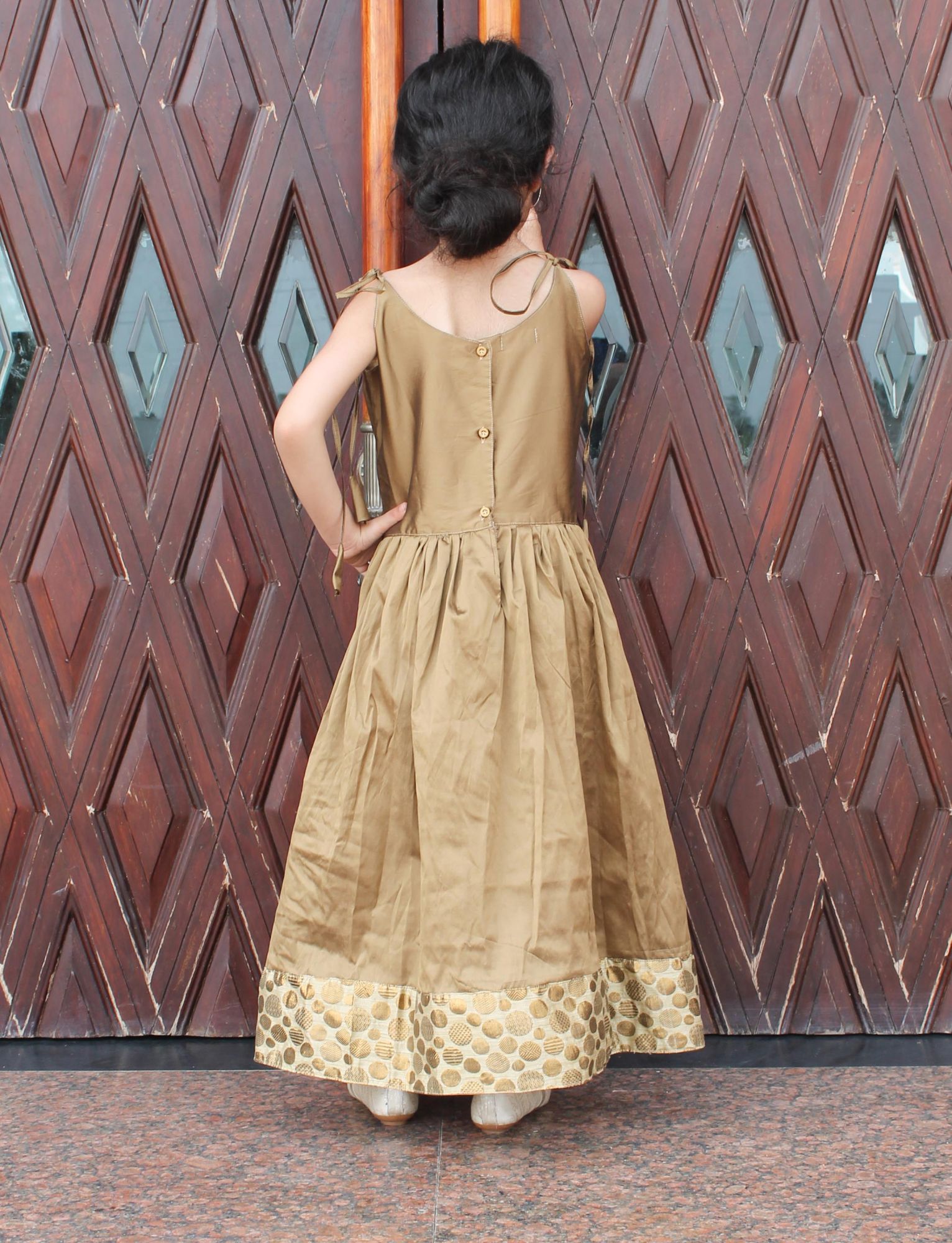 Woonie Sleeveless beautiful Gown - Golden