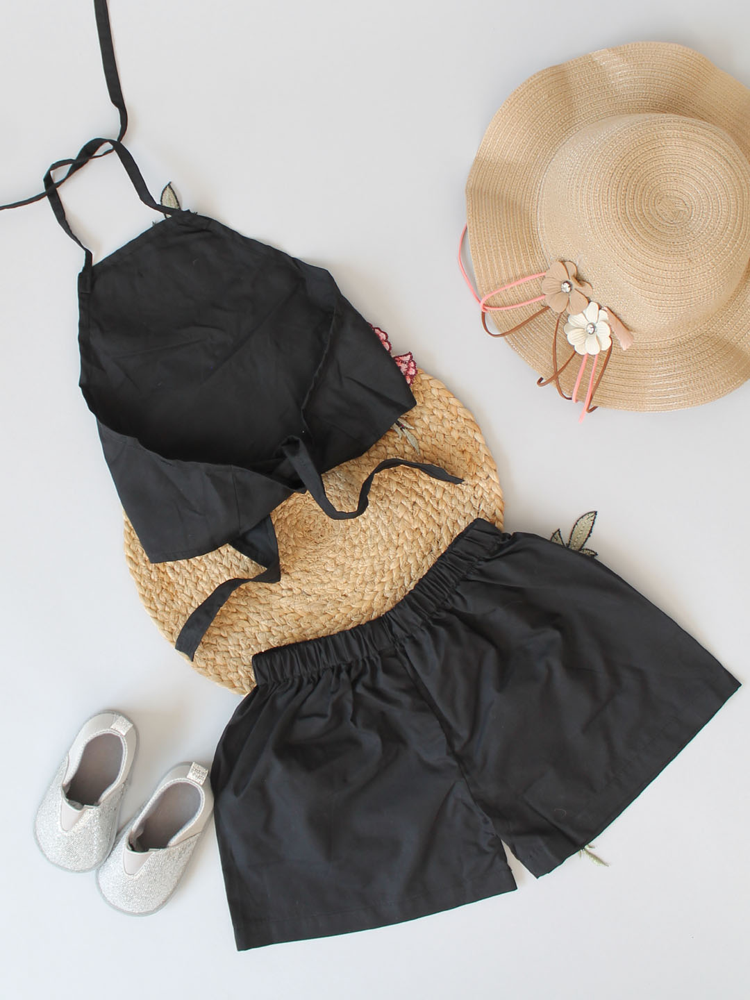 Woonie Sleeveless Halter Neck Top With Shorts-Black