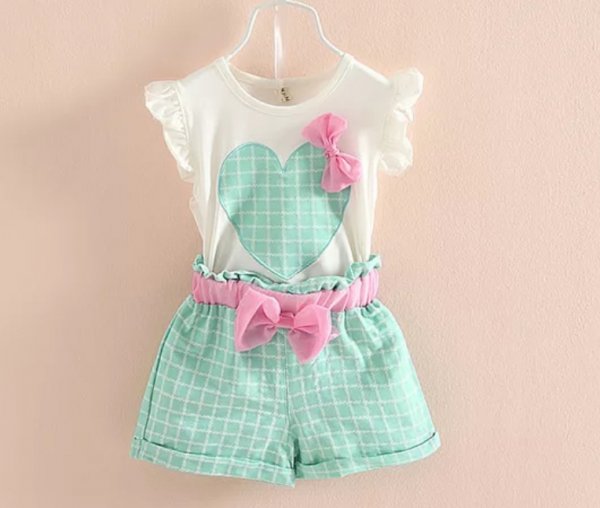 Image of Woonie Short Sleeves Heart Design Top With Checked Shorts- White &amp; Green