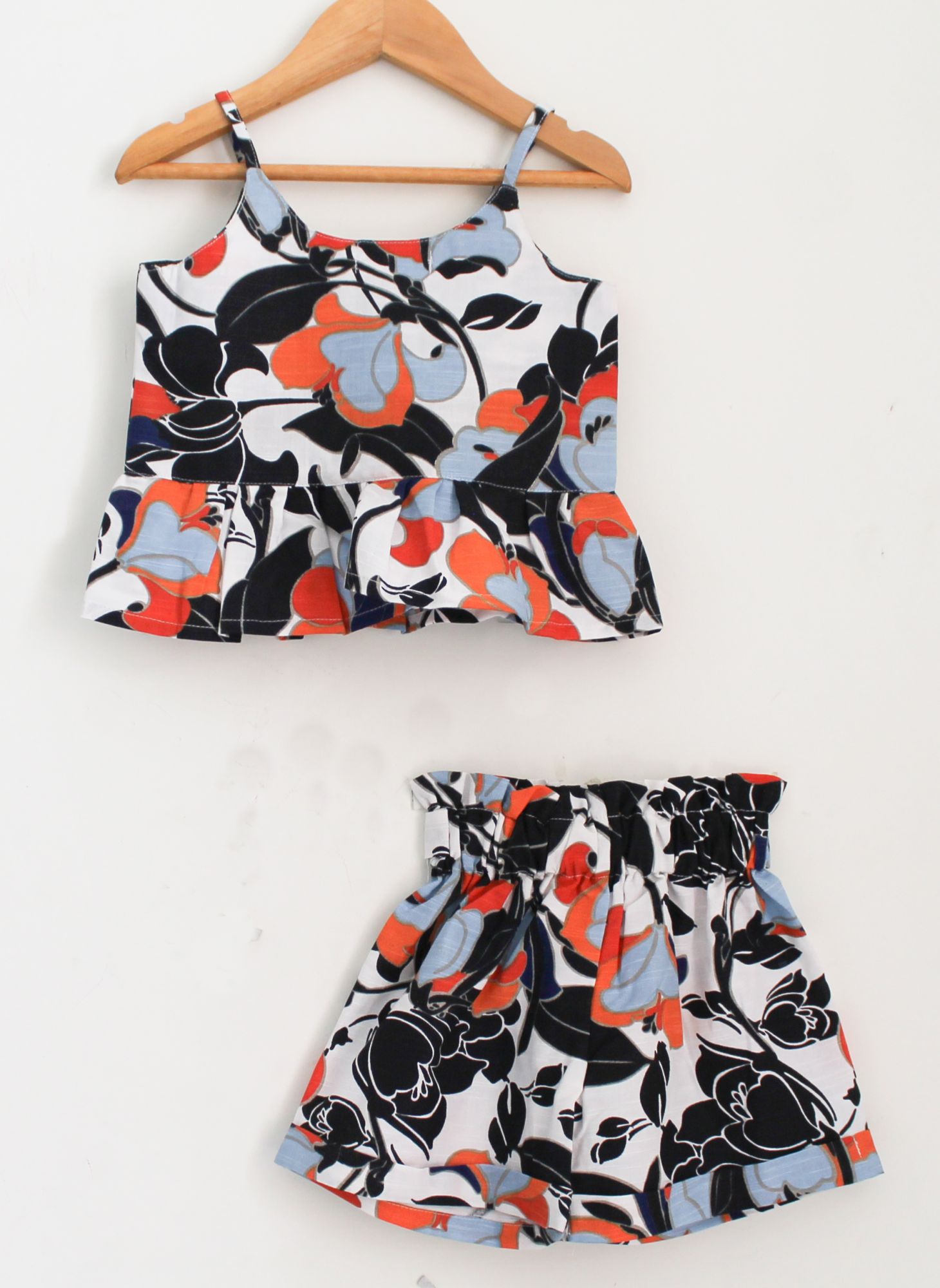 Woonie Sleeveless Abstract Floral Design Top With Shorts - Multi Color
