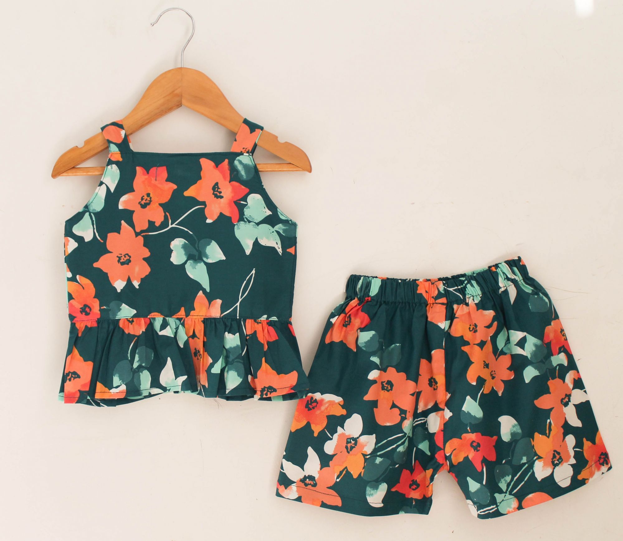 Woonie Sleeveless Floral Print Top With Shorts -Green