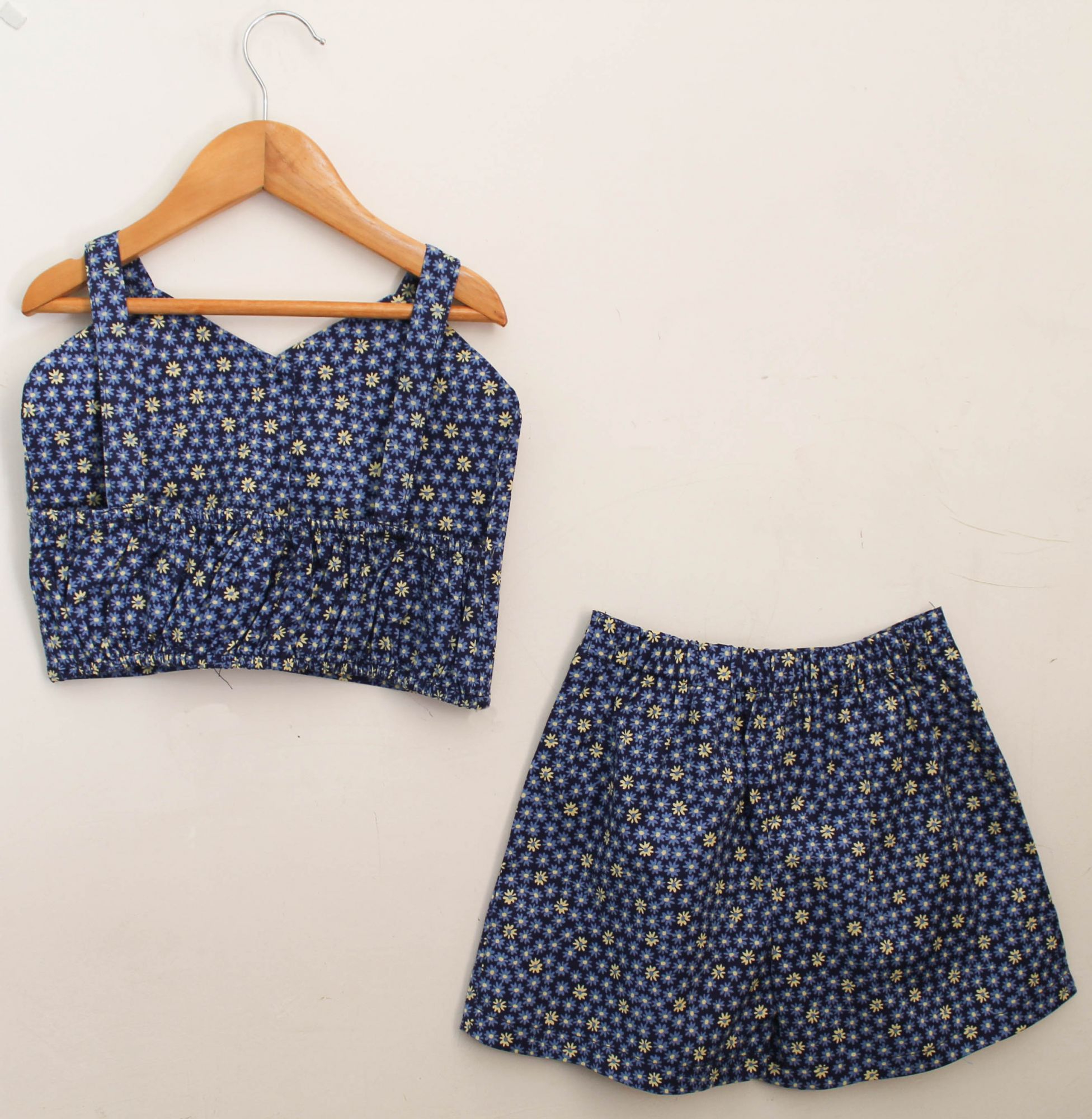 Woonie Sleeveless Floral Printed Top With Skirt-Blue