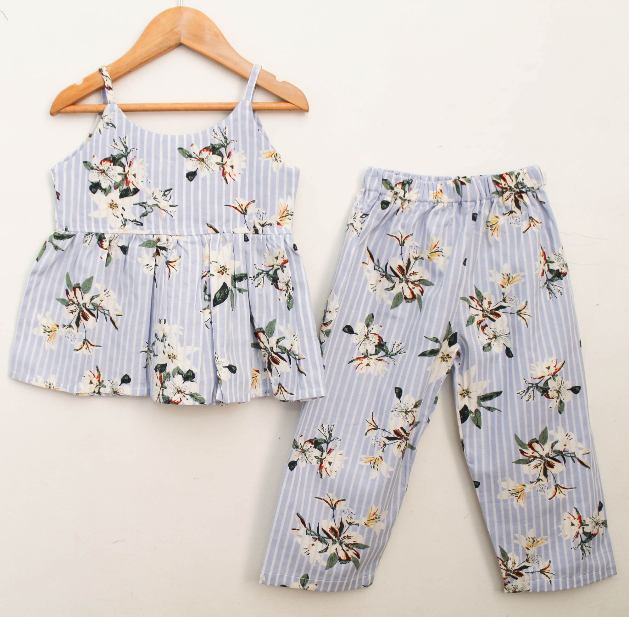Woonie Sleeveless Floral Printed Top With CulottesLight Blue