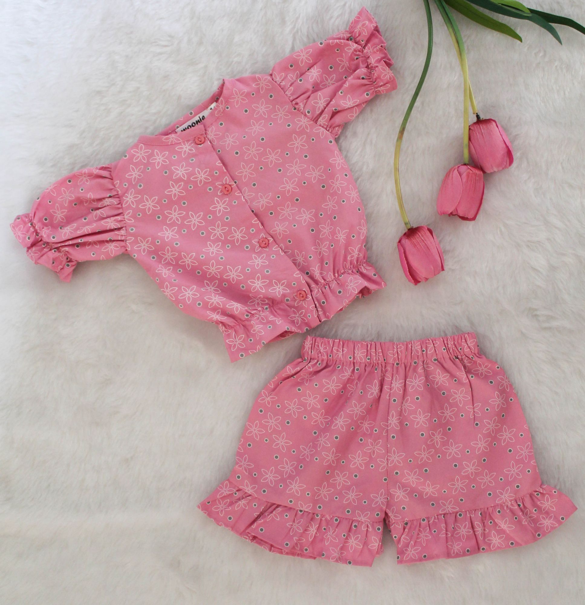 Woonie Half Puff Sleeves Floral Print Top With ShortsPink