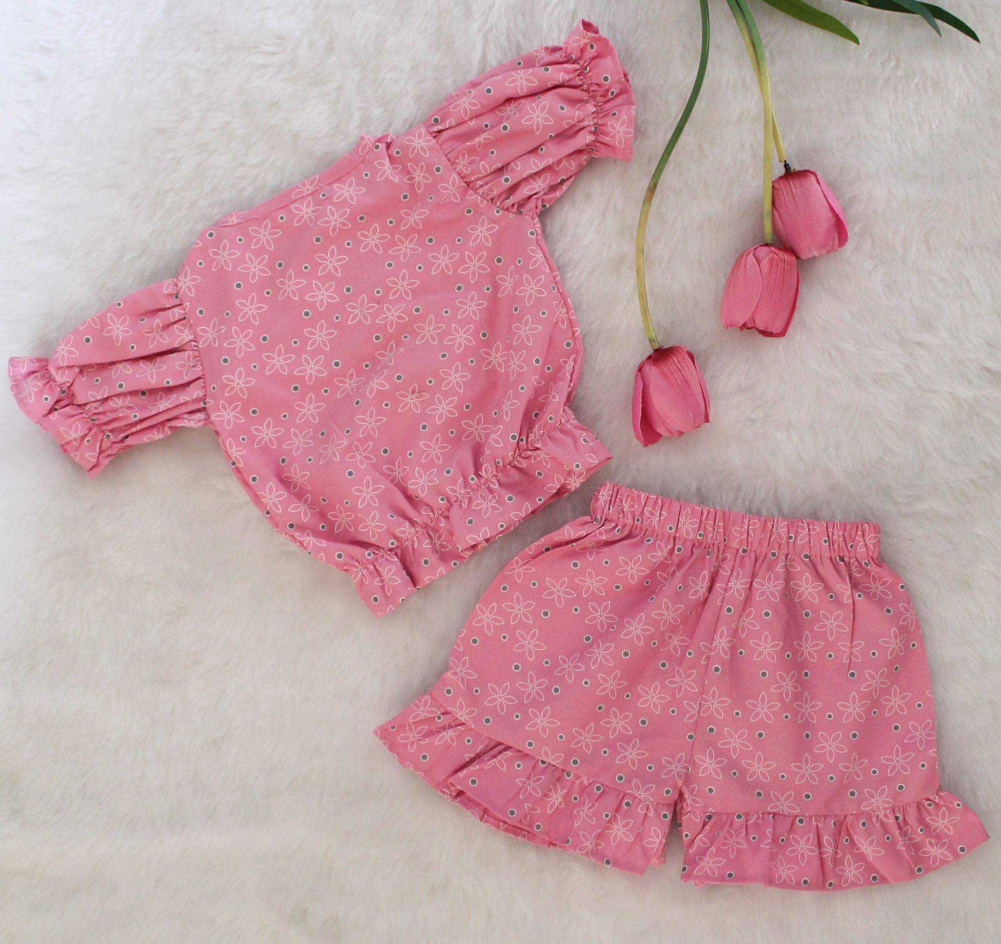 Woonie Half Puff Sleeves Floral Print Top With ShortsPink