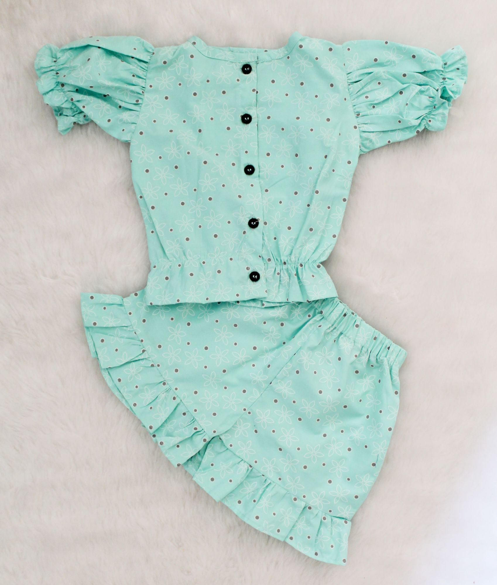 Woonie Puff Sleeves Dot And Floral Motif Print Top With Frill Detail Shorts - Green
