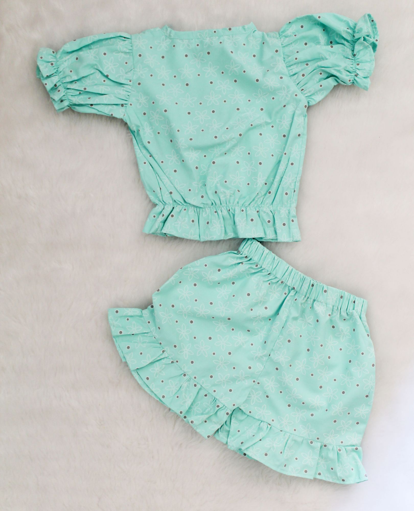 Woonie Puff Sleeves Dot And Floral Motif Print Top With Frill Detail Shorts - Green