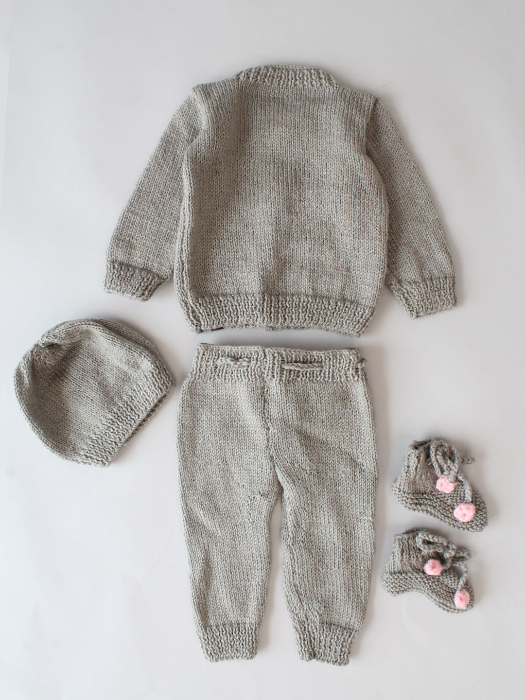 Handknitted Embroidered Ribbed Sweater and Pants Set - Grey