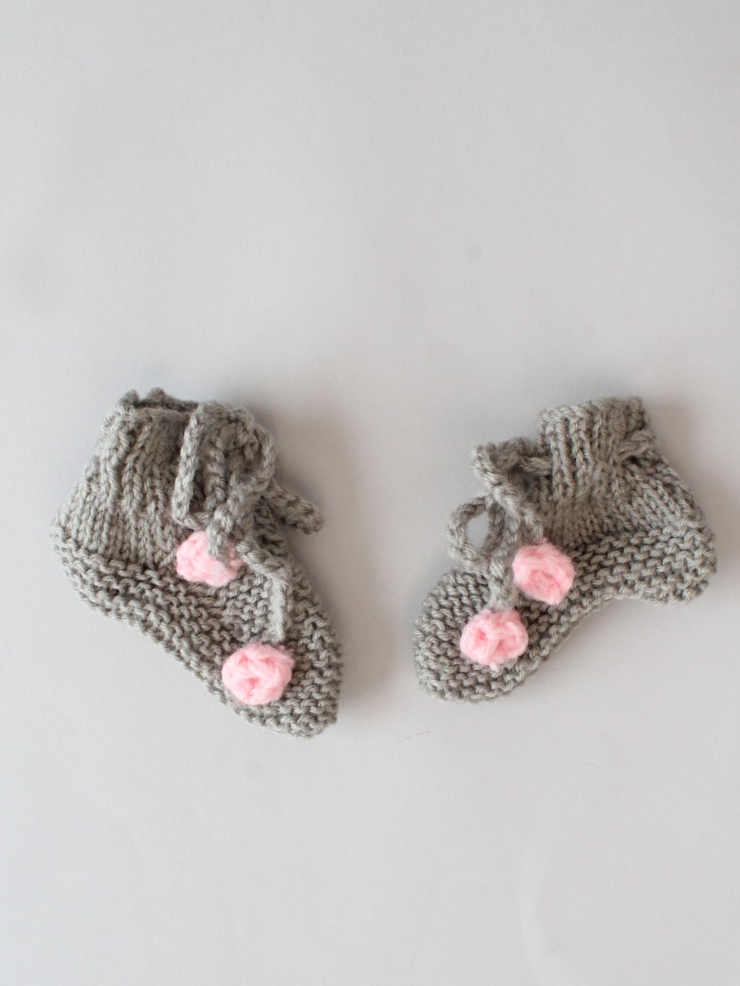 Handknitted Embroidered Ribbed Sweater and Pants Set - Grey