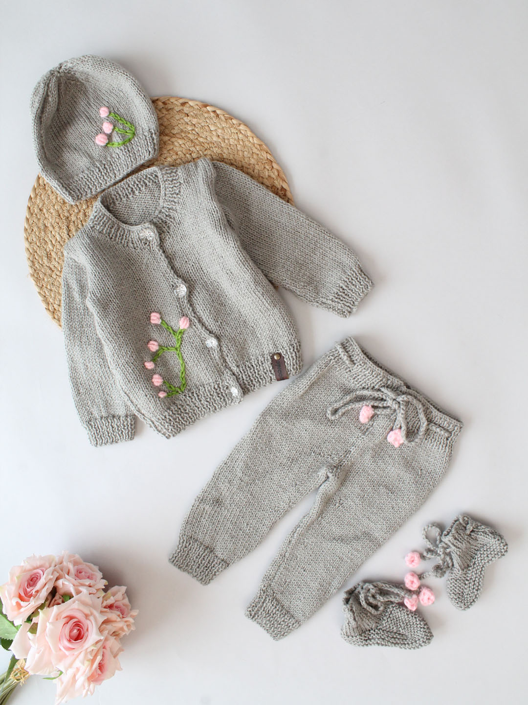 Handknitted Embroidered Ribbed Sweater and Pants Set - Grey