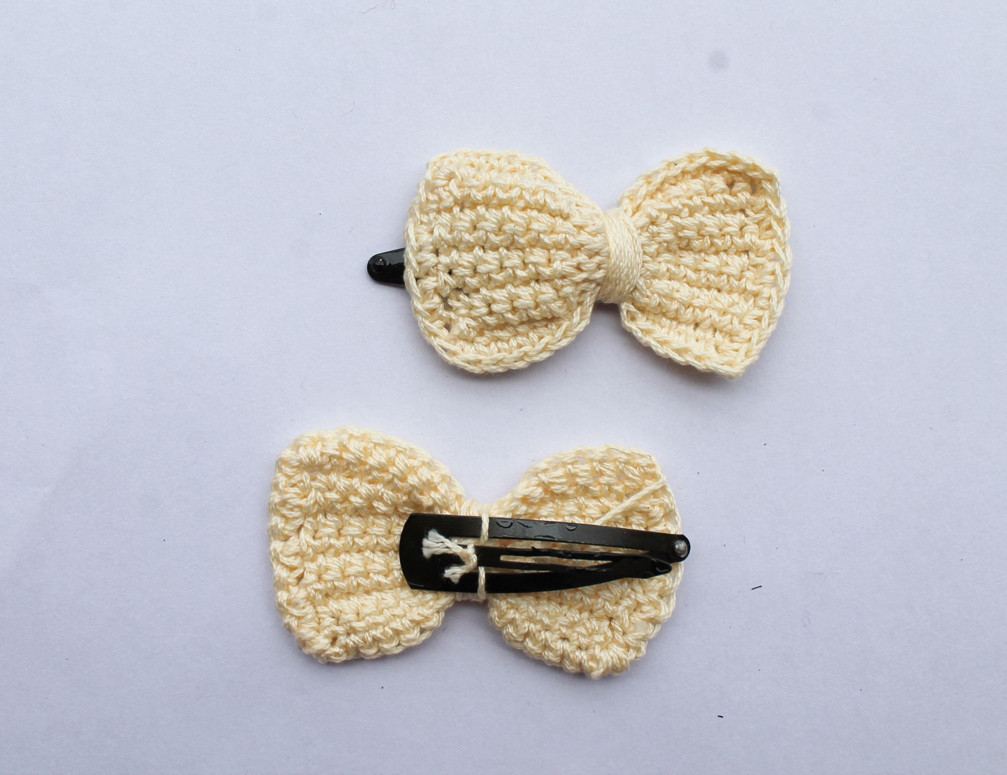 Handmade Crochet Bow Tic Tac Hair Pins for Girls - Off White Woonie