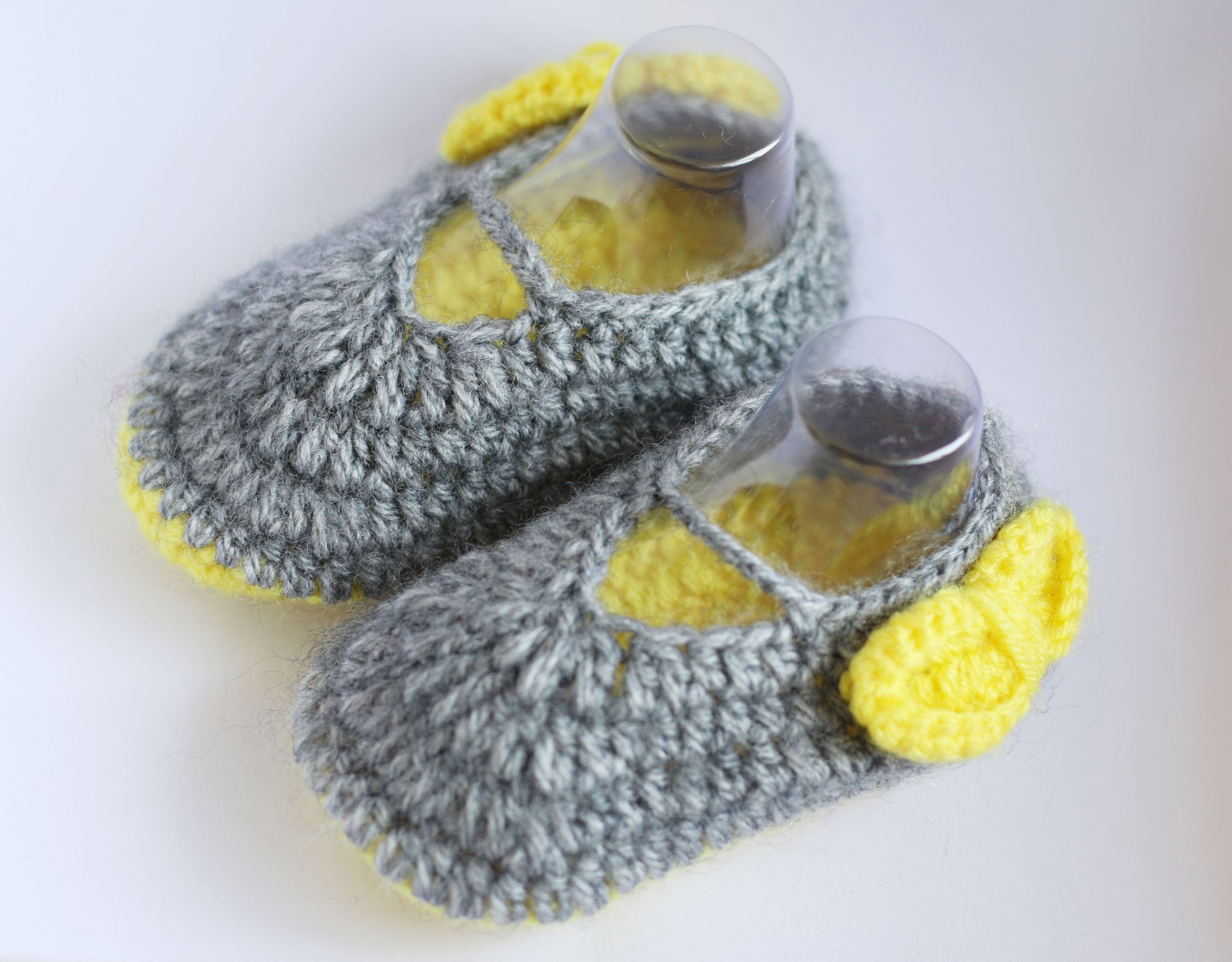 Woonie Handmade Yellow Bow Booties