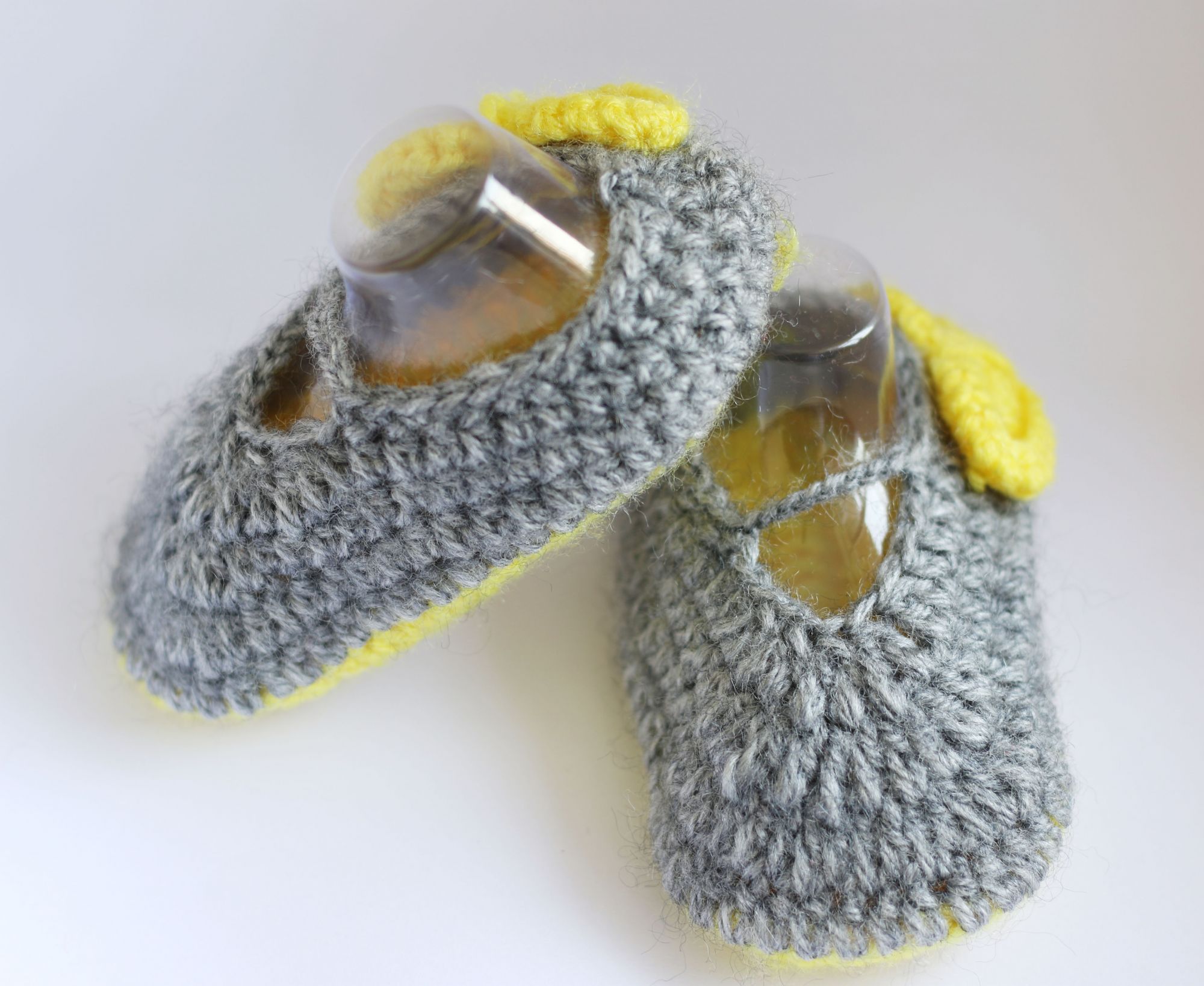 Woonie Handmade Yellow Bow Booties