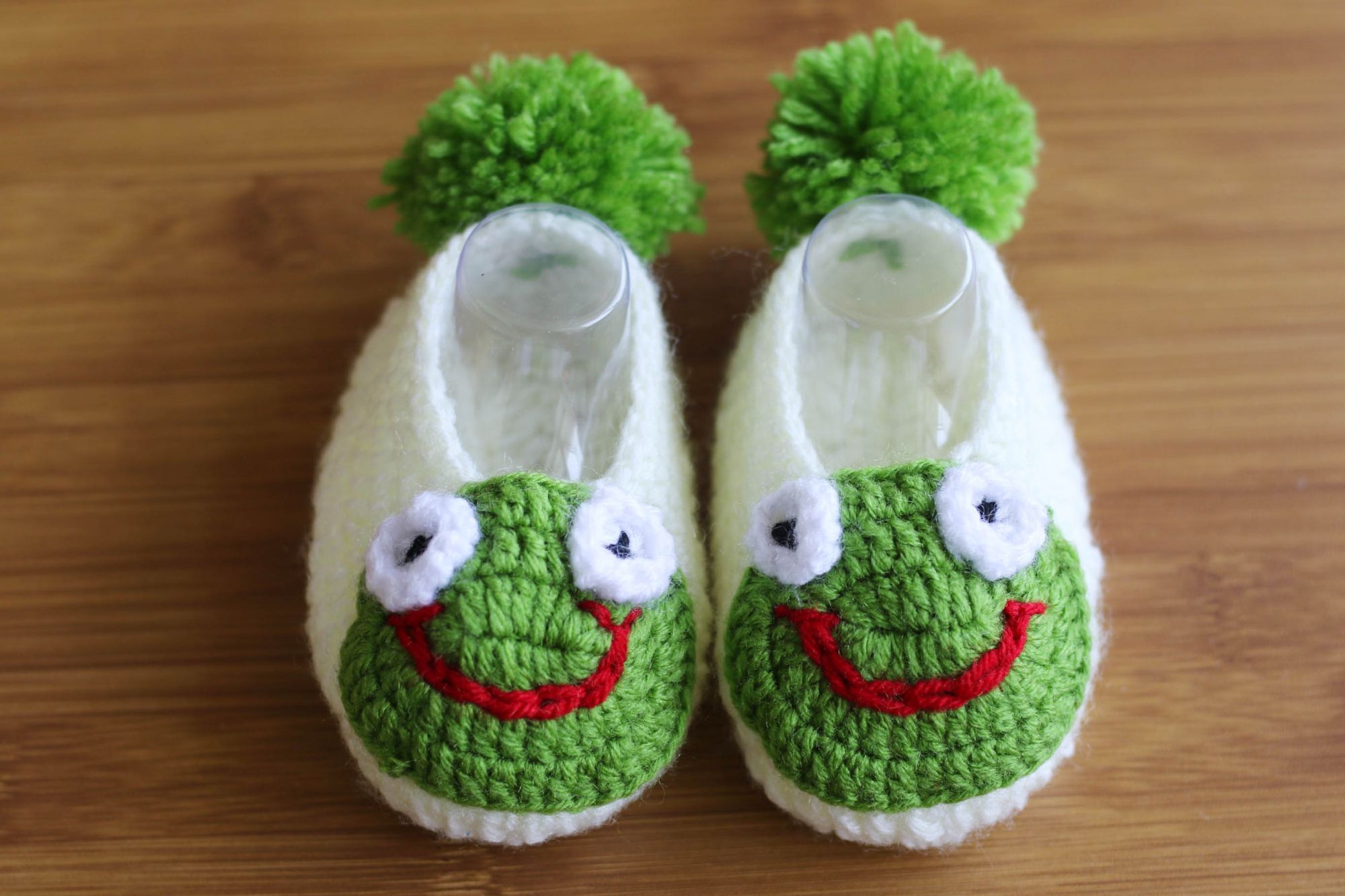 Woonie Handmade Frog Booties