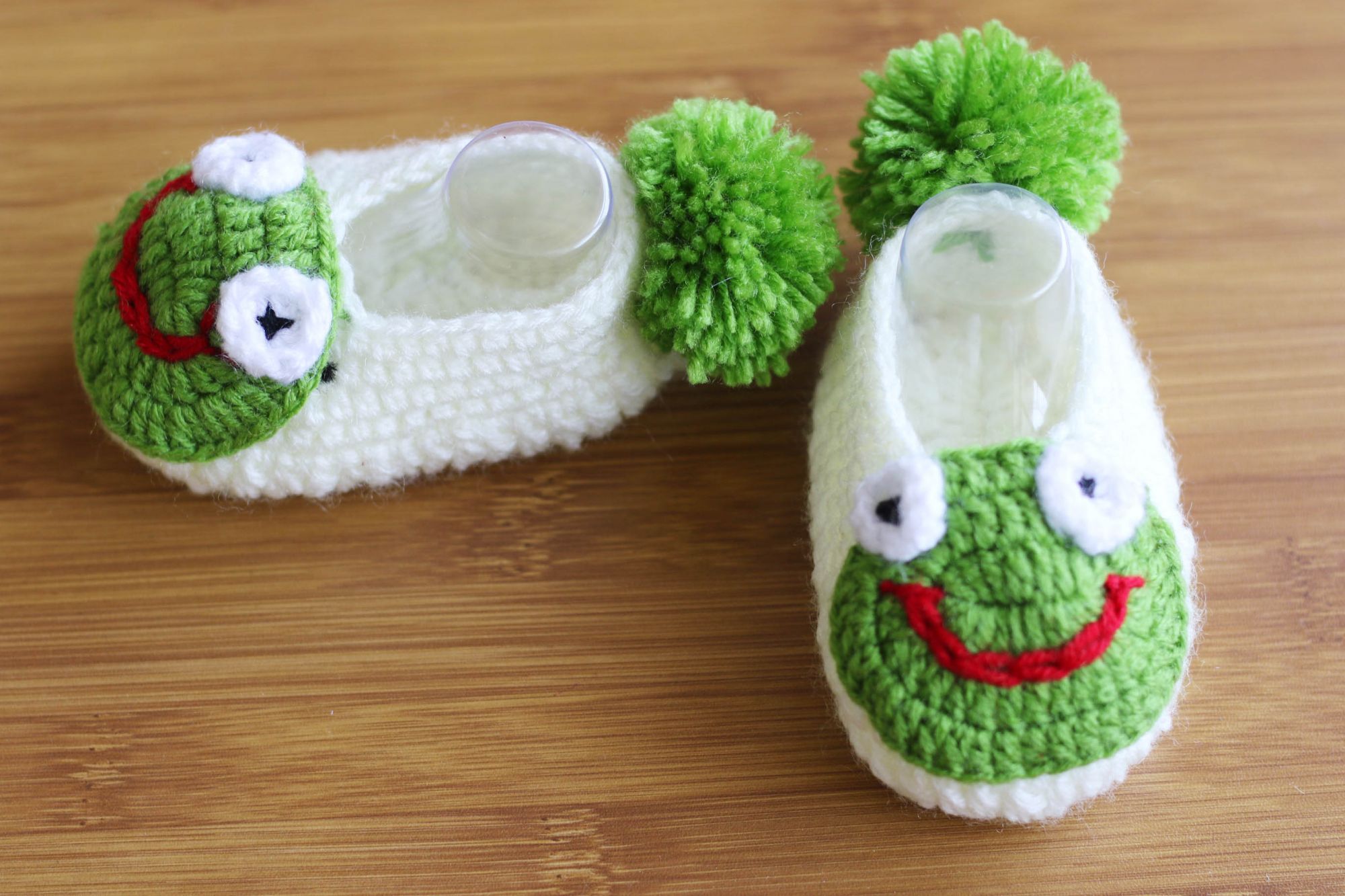 Woonie Handmade Frog Booties