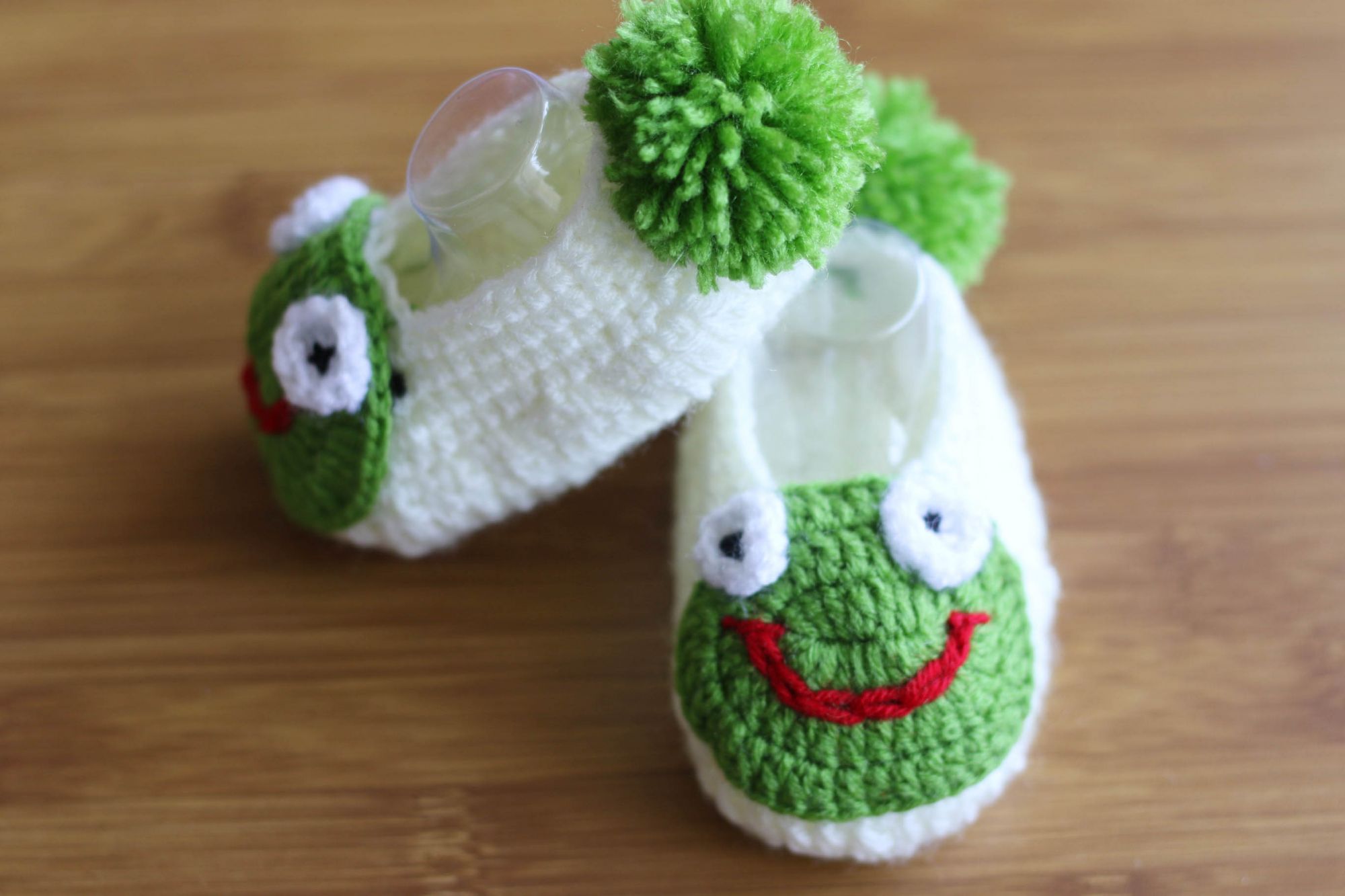 Woonie Handmade Frog Booties