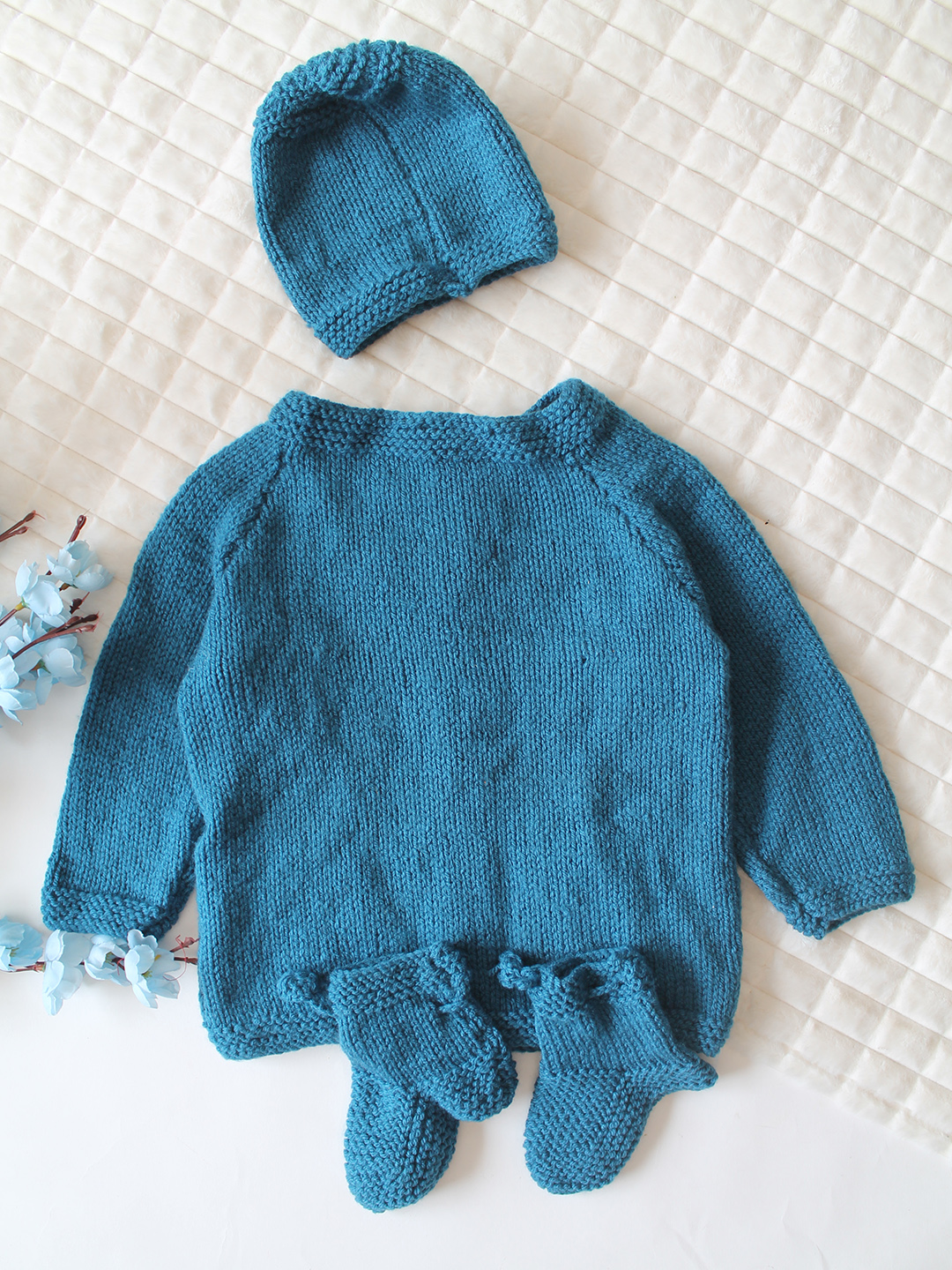 Woonie Handknitted Full Sleeves Bee Applique Sweater with Cap & Socks - Blue