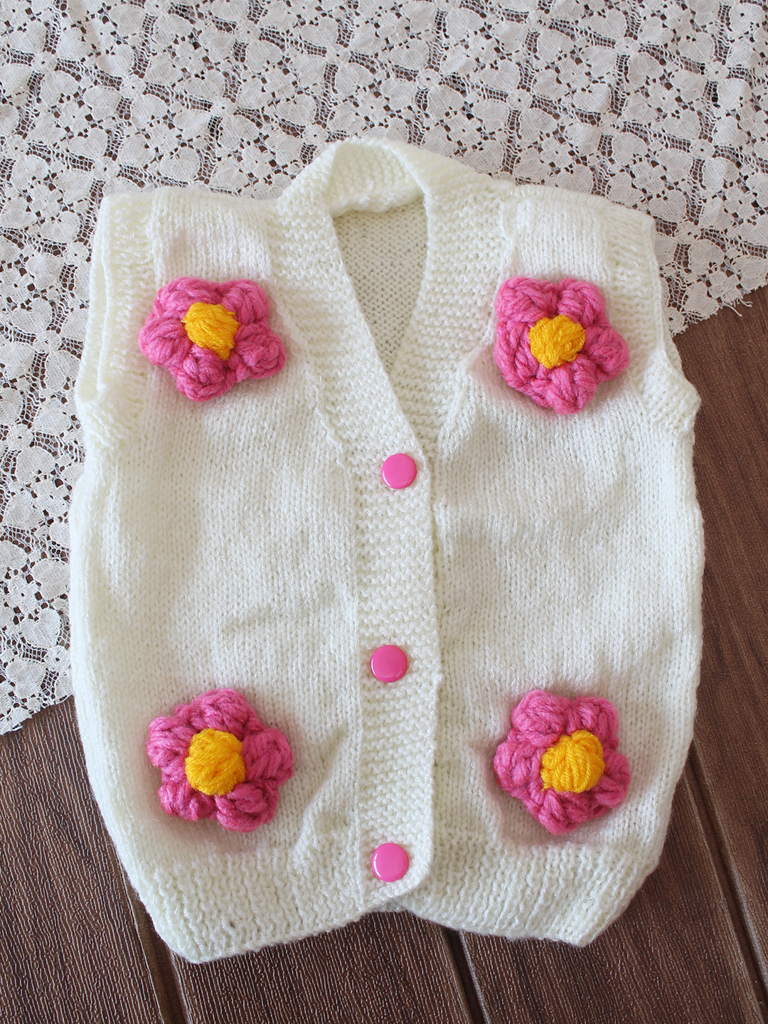 Woonie Handknitted Floral Applique SweaterVest - White