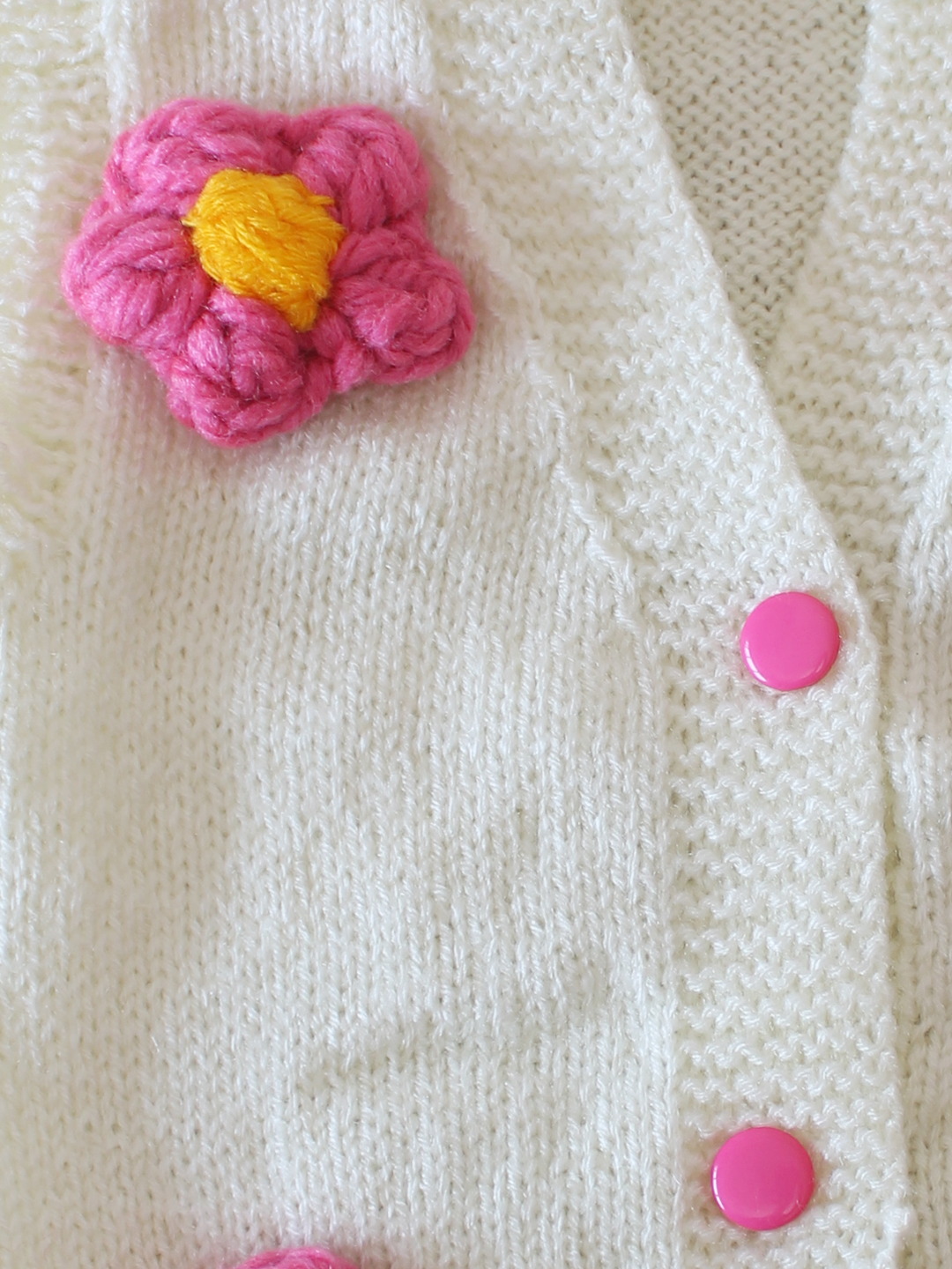 Woonie Handknitted Floral Applique SweaterVest - White