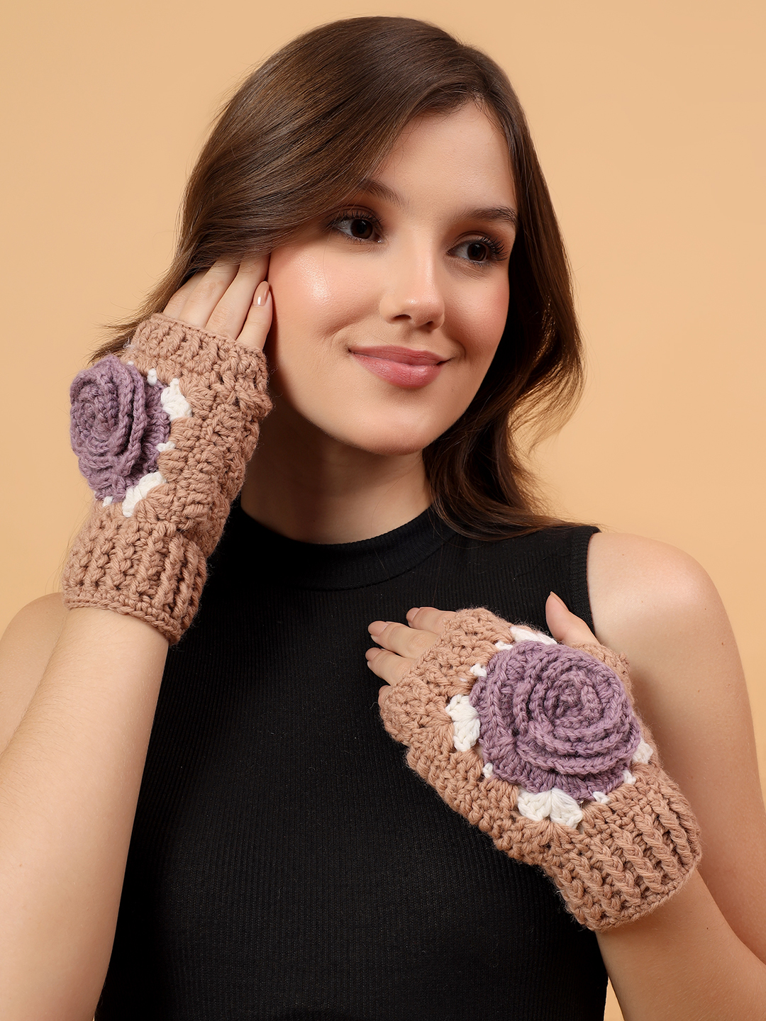 Velvery Merino Sustainable Rose Fingerless Gloves - Beige