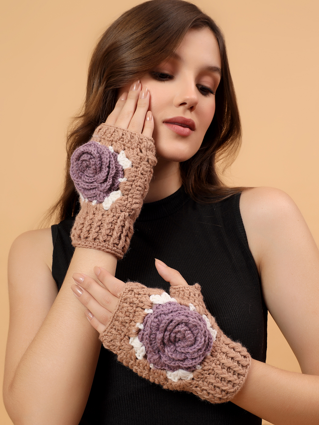 Velvery Merino Sustainable Rose Fingerless Gloves - Beige
